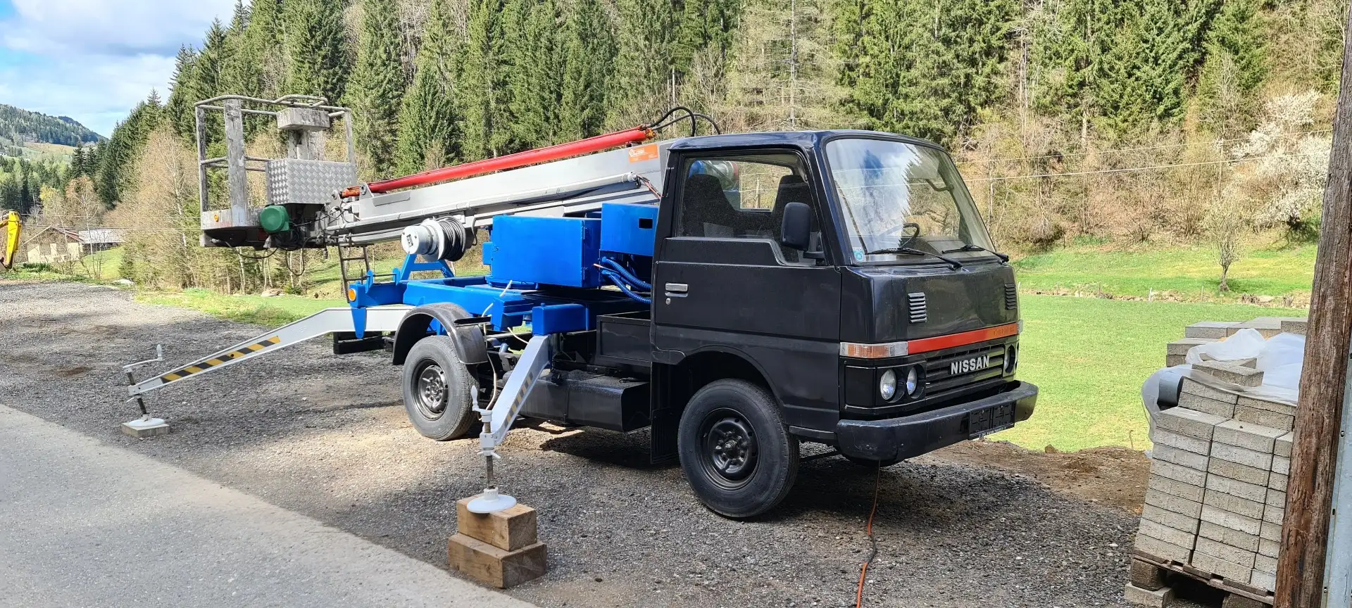 Nissan Cabstar - 1