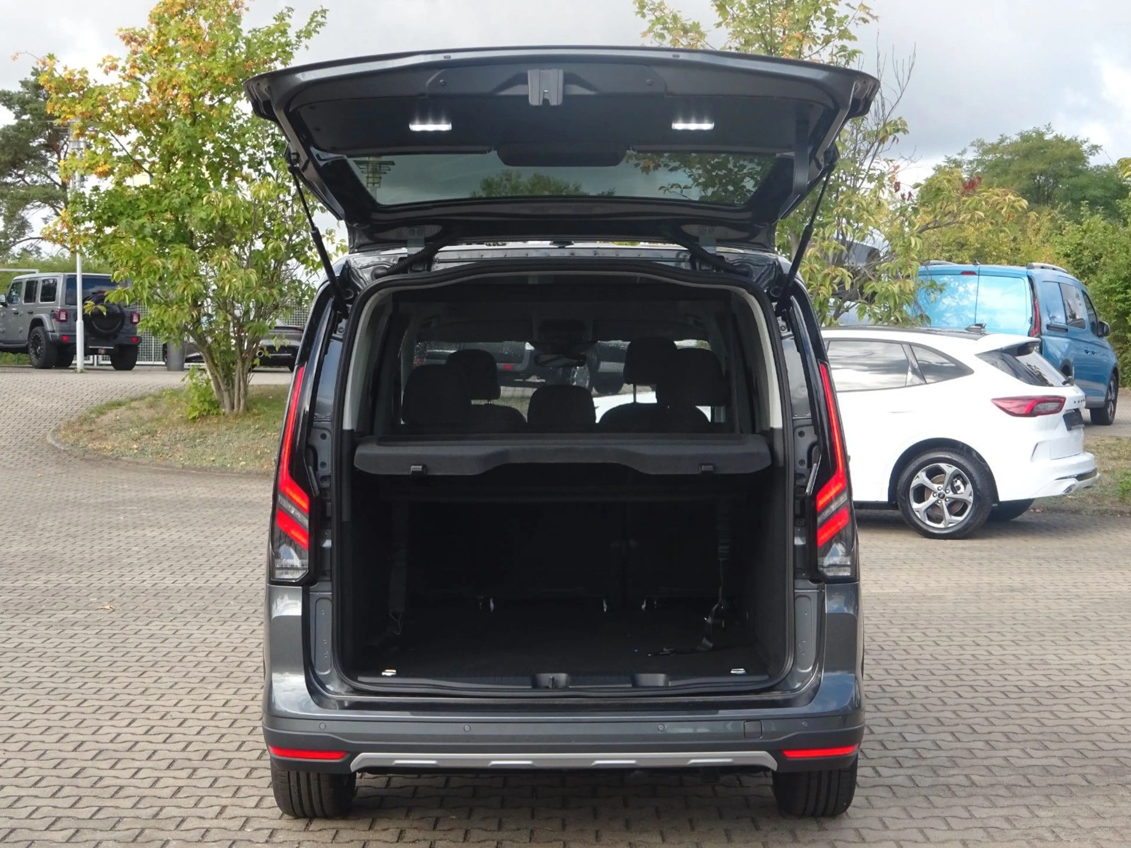 Ford Grand Tourneo Connect L2 Active 4x4 5Sitz AHK — photo 5