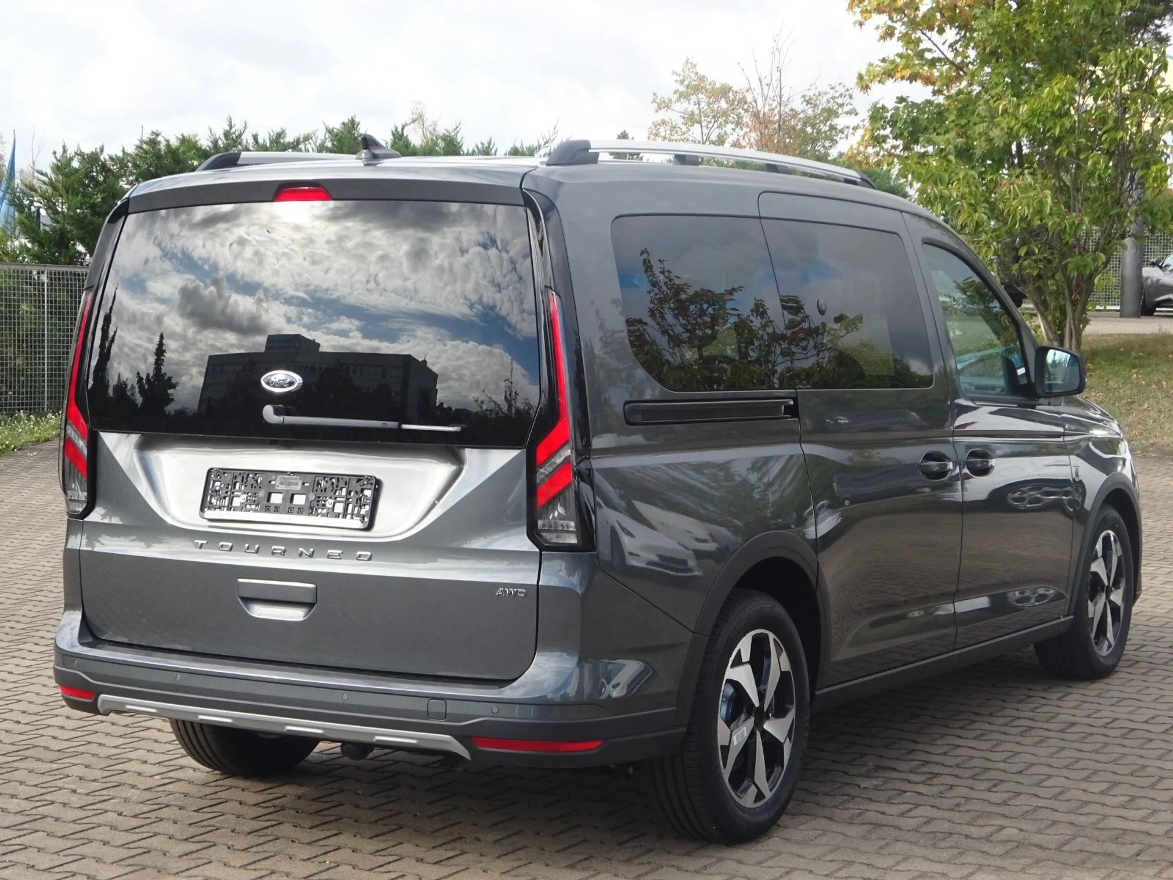 Ford Grand Tourneo Connect L2 Active 4x4 5Sitz AHK — photo 9