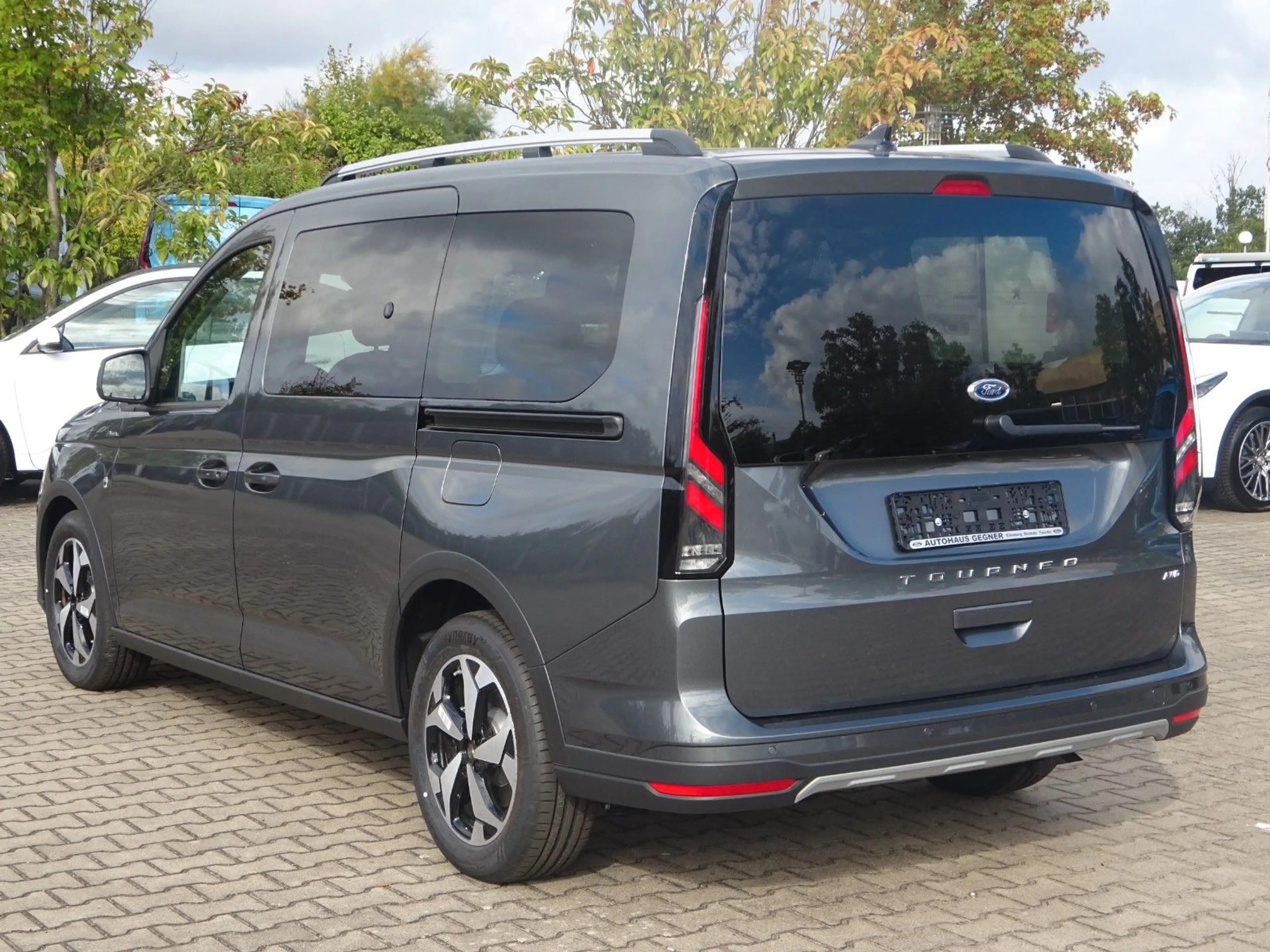 Ford Grand Tourneo Connect L2 Active 4x4 5Sitz AHK — photo 4
