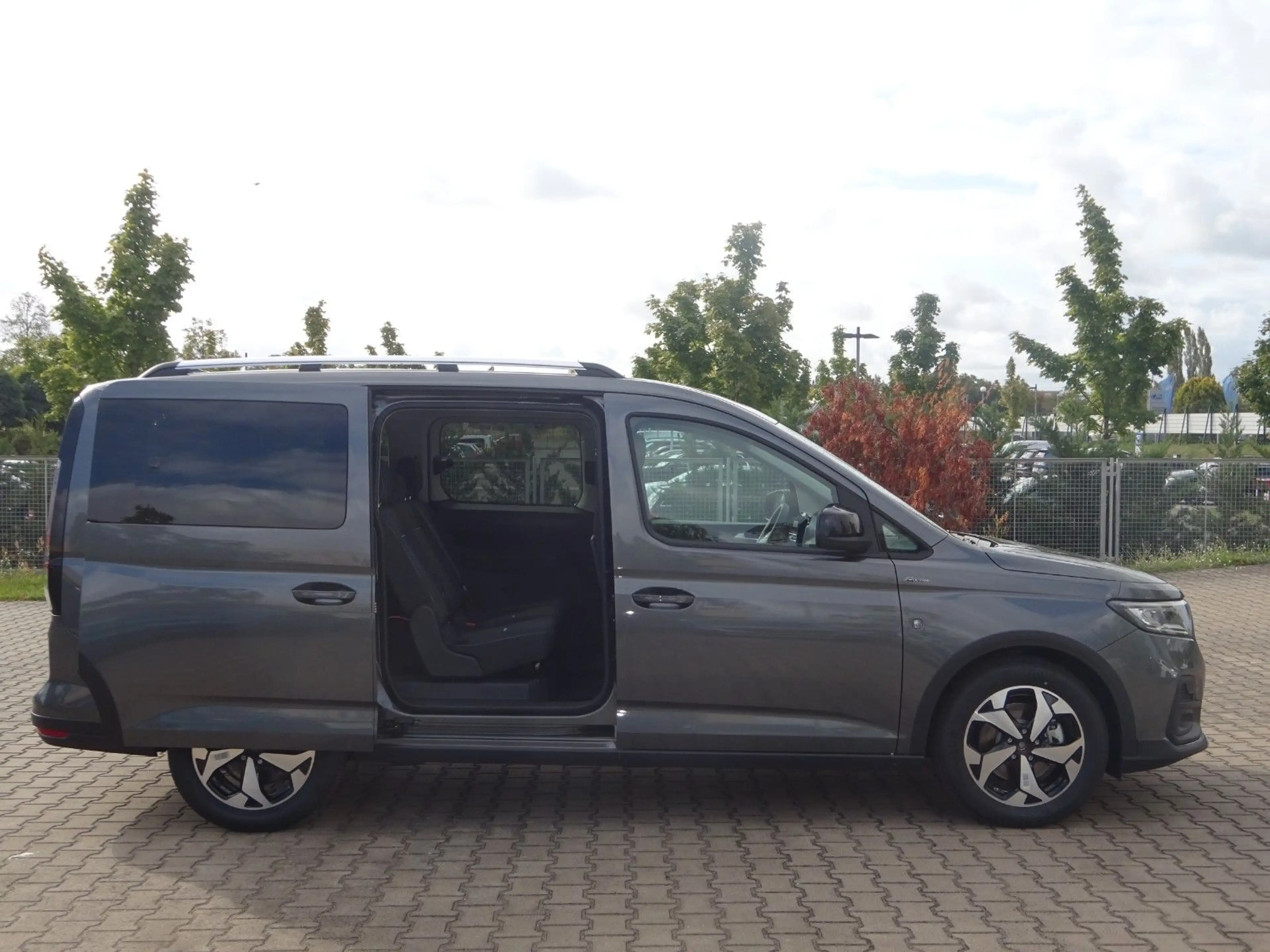 Ford Grand Tourneo Connect L2 Active 4x4 5Sitz AHK — photo 11