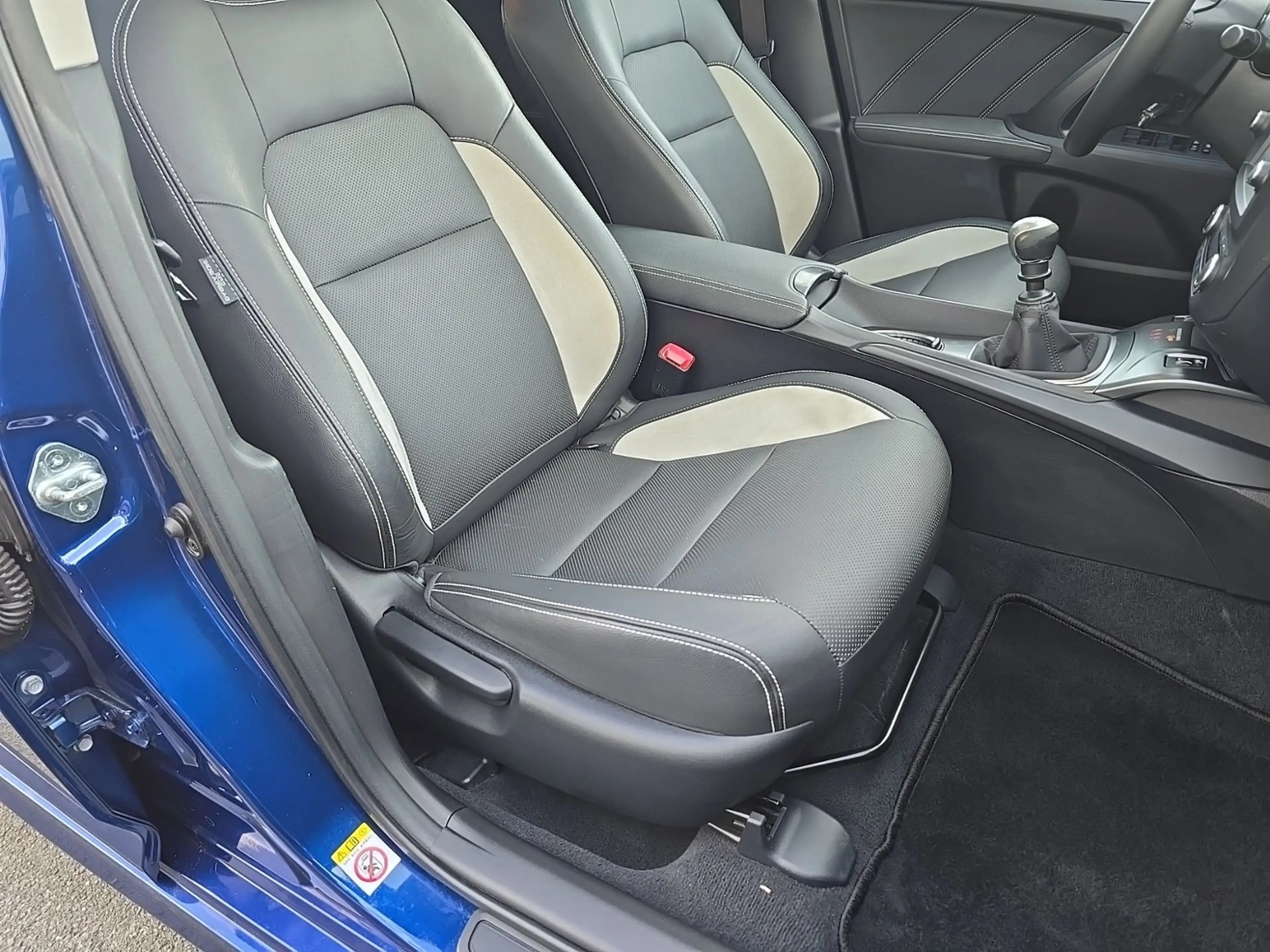 Toyota Avensis 1.8 Edition TS Leder*Pano*LED — photo 13