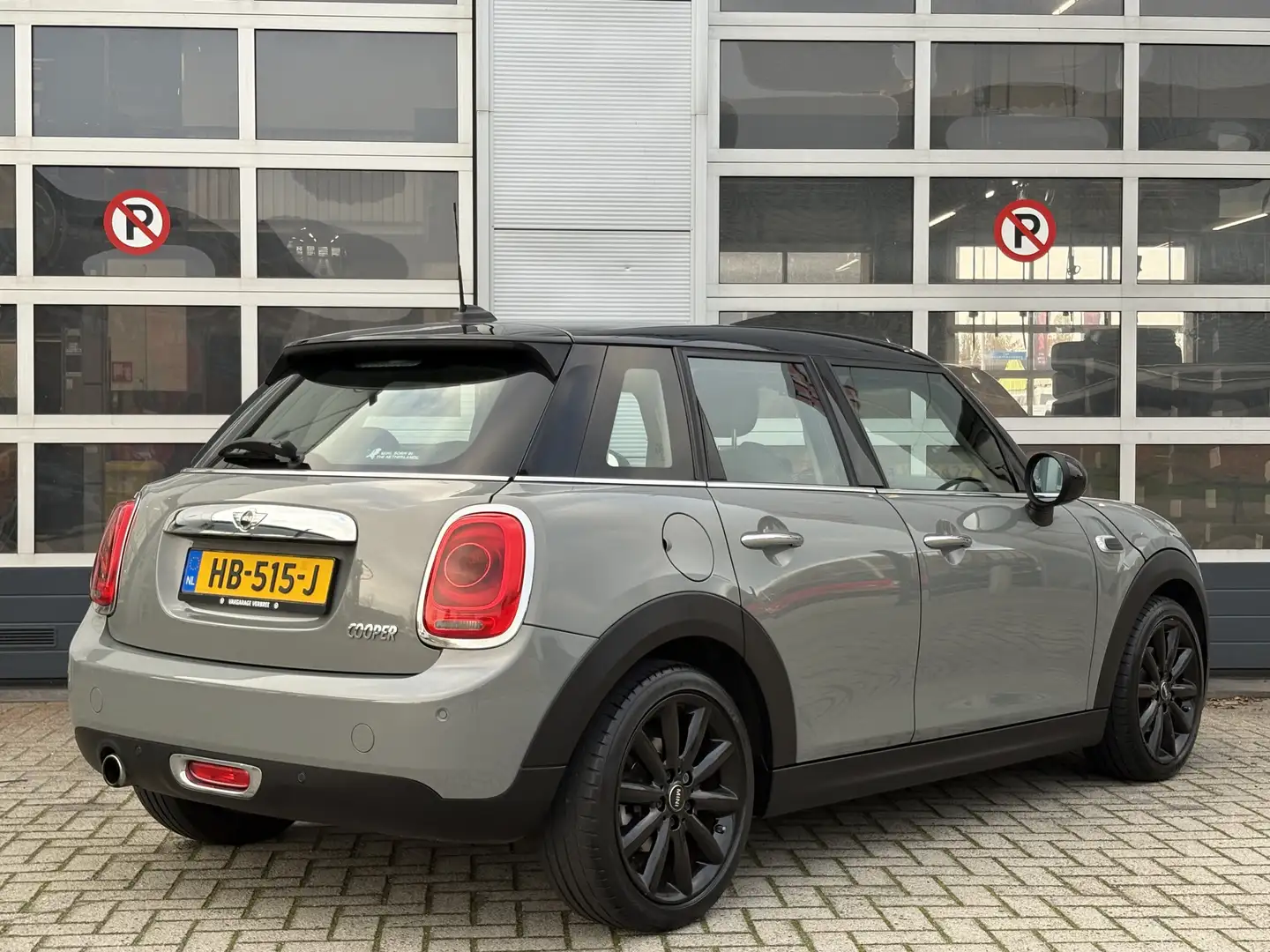 MINI Cooper Mini 1.5 Chili | Navigatie | LM Velgen 17" | Cruis Grijs - 2