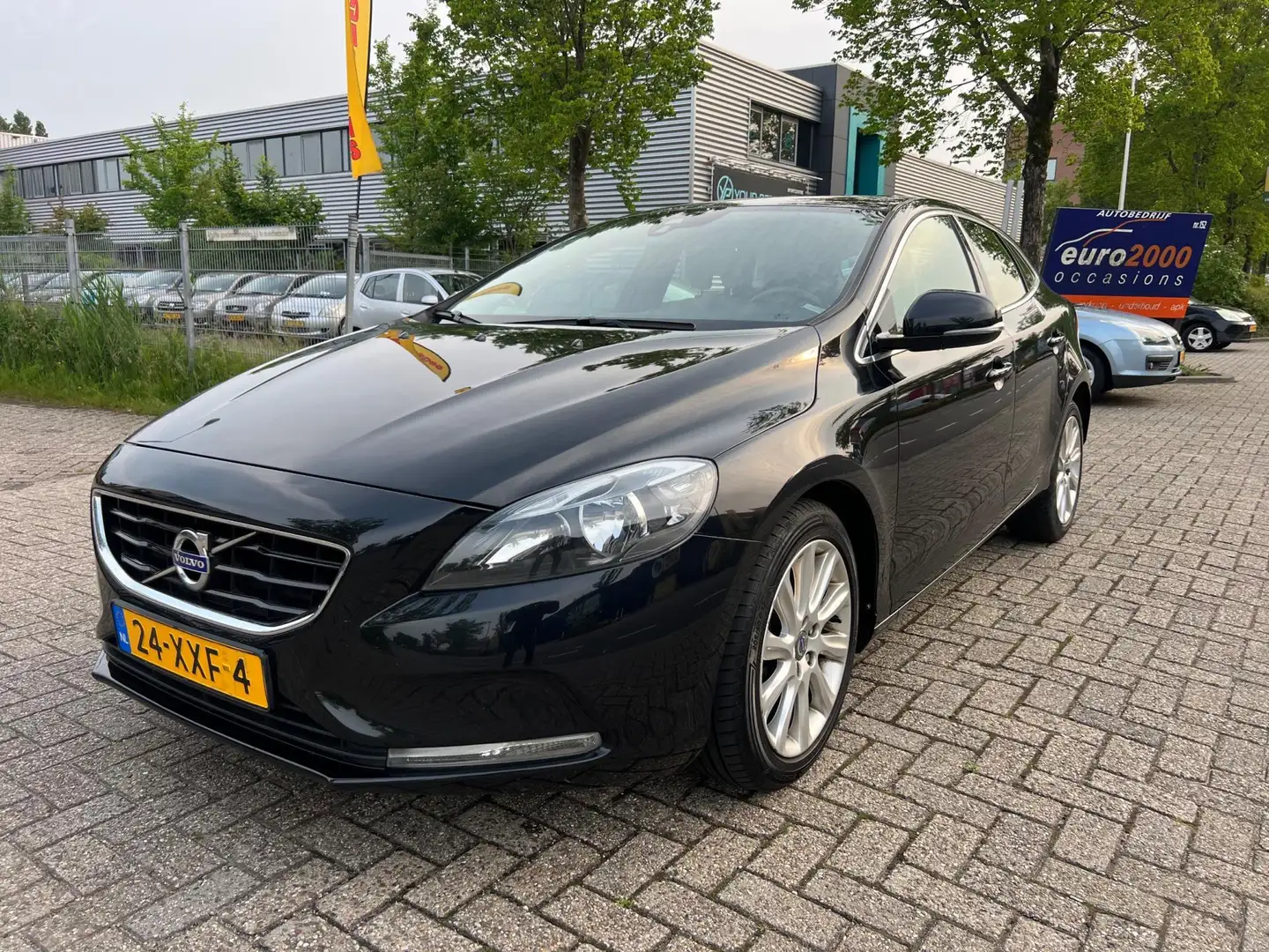 Volvo V40 1.6 D2 Momentum - Camera - Navigatie - Pdc Zwart - 1