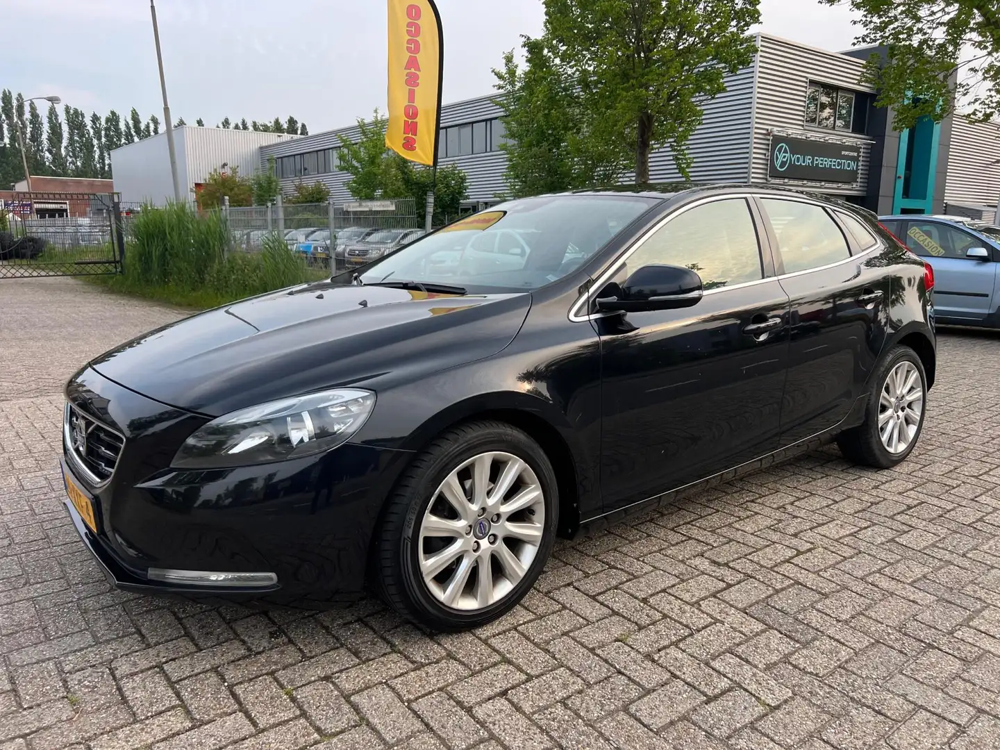 Volvo V40 1.6 D2 Momentum - Camera - Navigatie - Pdc Zwart - 2