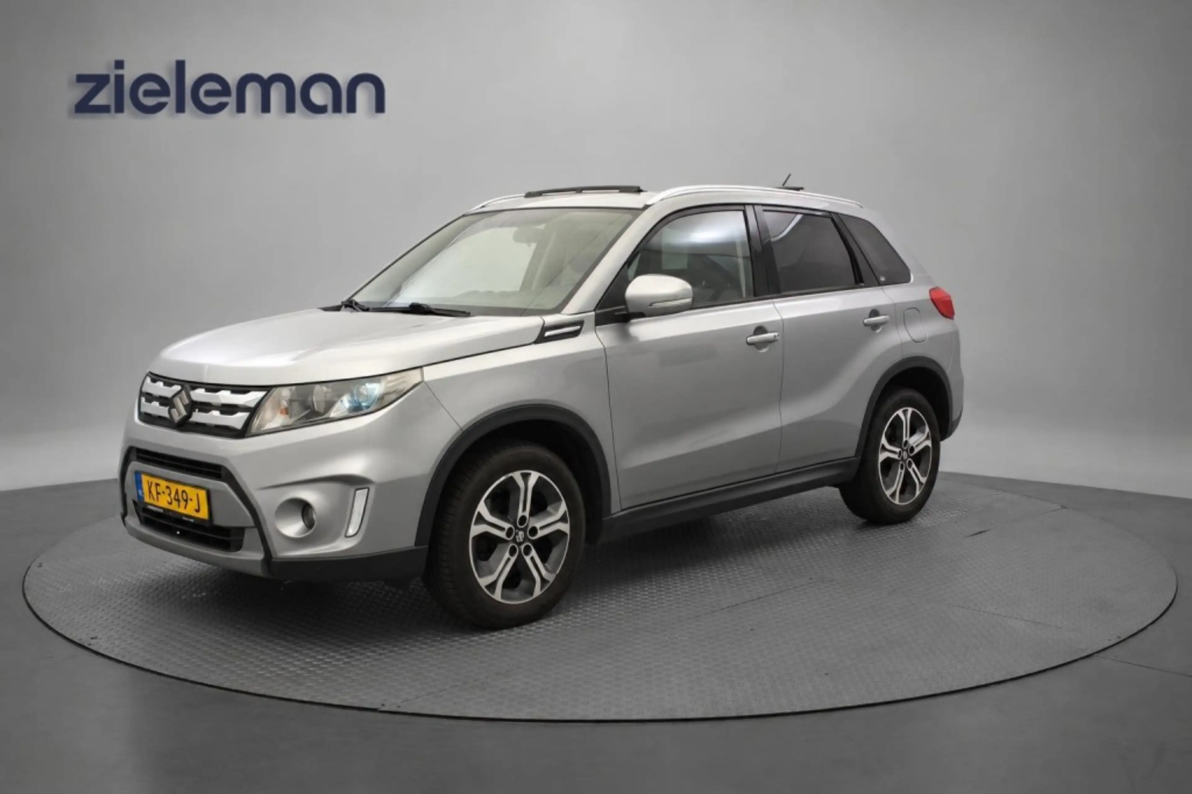 Suzuki Vitara 1.6 High Executive - Panorama, Carplay, Camera, Ad — photo 21