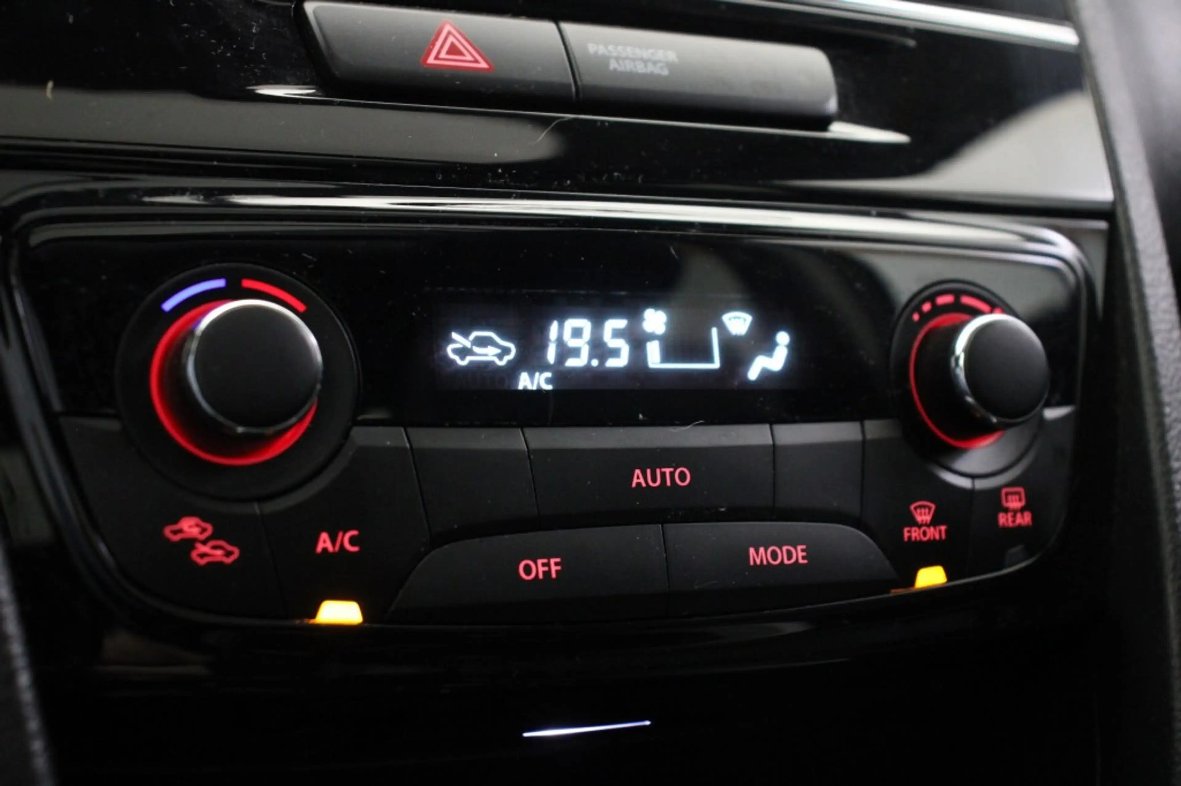 Suzuki Vitara 1.6 High Executive - Panorama, Carplay, Camera, Ad — photo 9