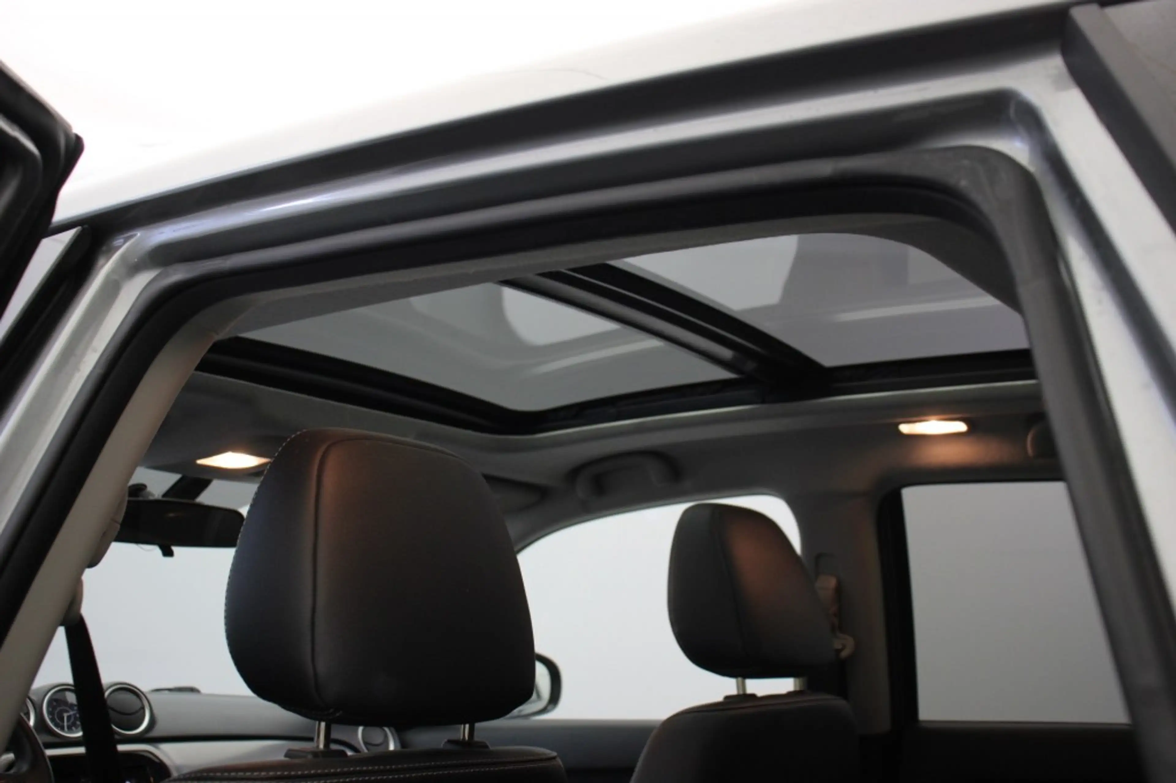 Suzuki Vitara 1.6 High Executive - Panorama, Carplay, Camera, Ad — photo 5