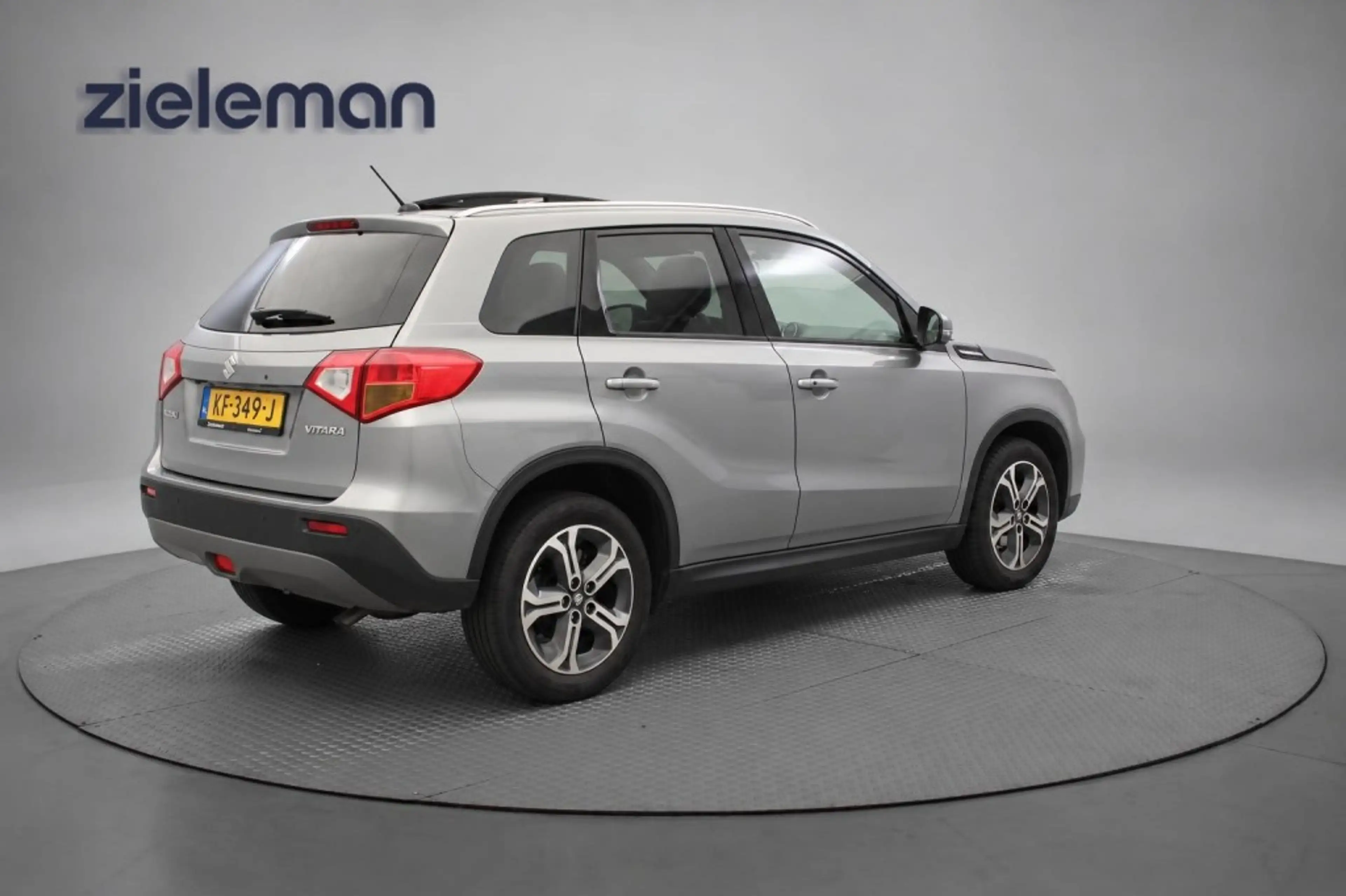 Suzuki Vitara 1.6 High Executive - Panorama, Carplay, Camera, Ad — photo 18