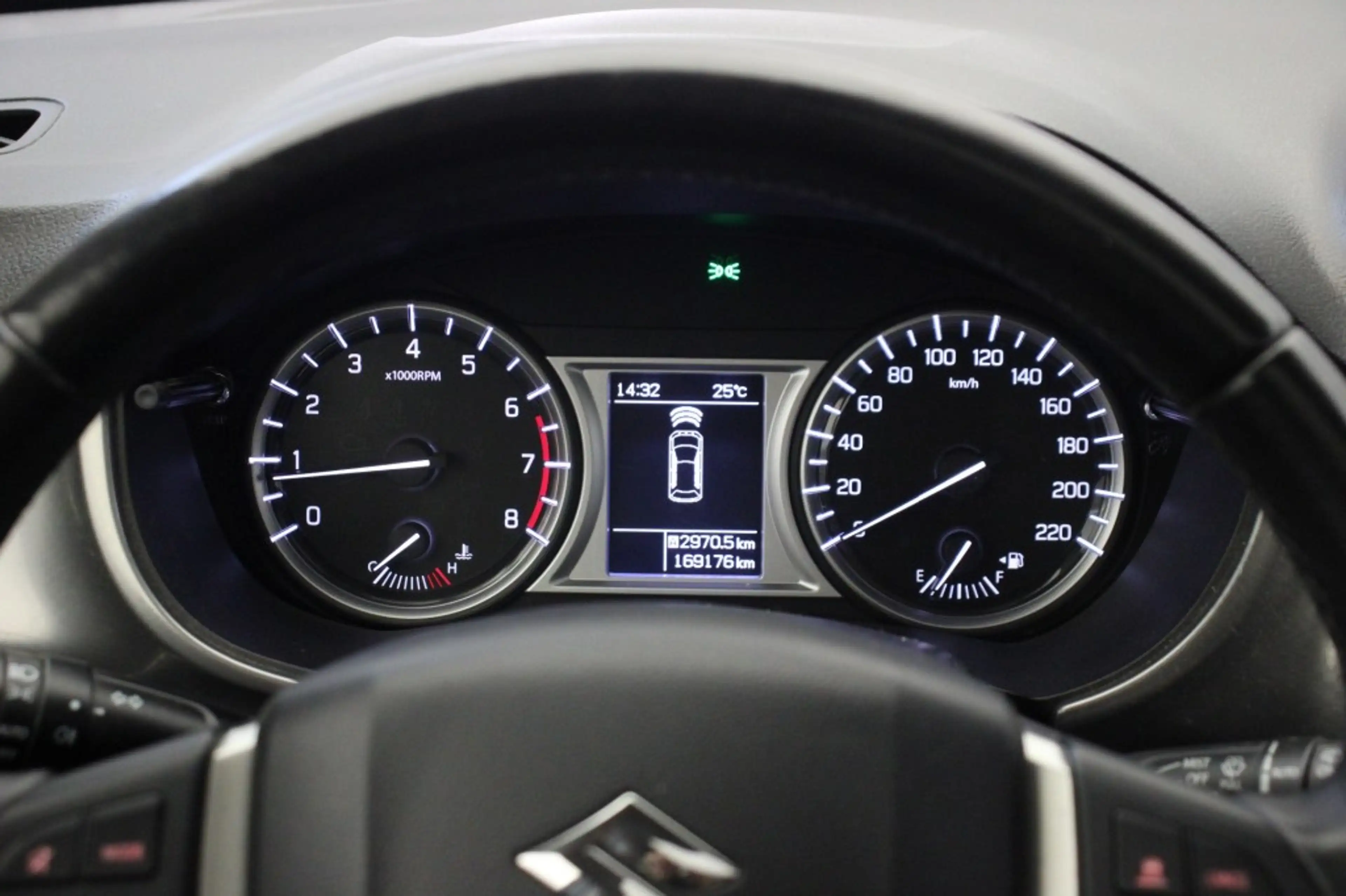 Suzuki Vitara 1.6 High Executive - Panorama, Carplay, Camera, Ad — photo 24