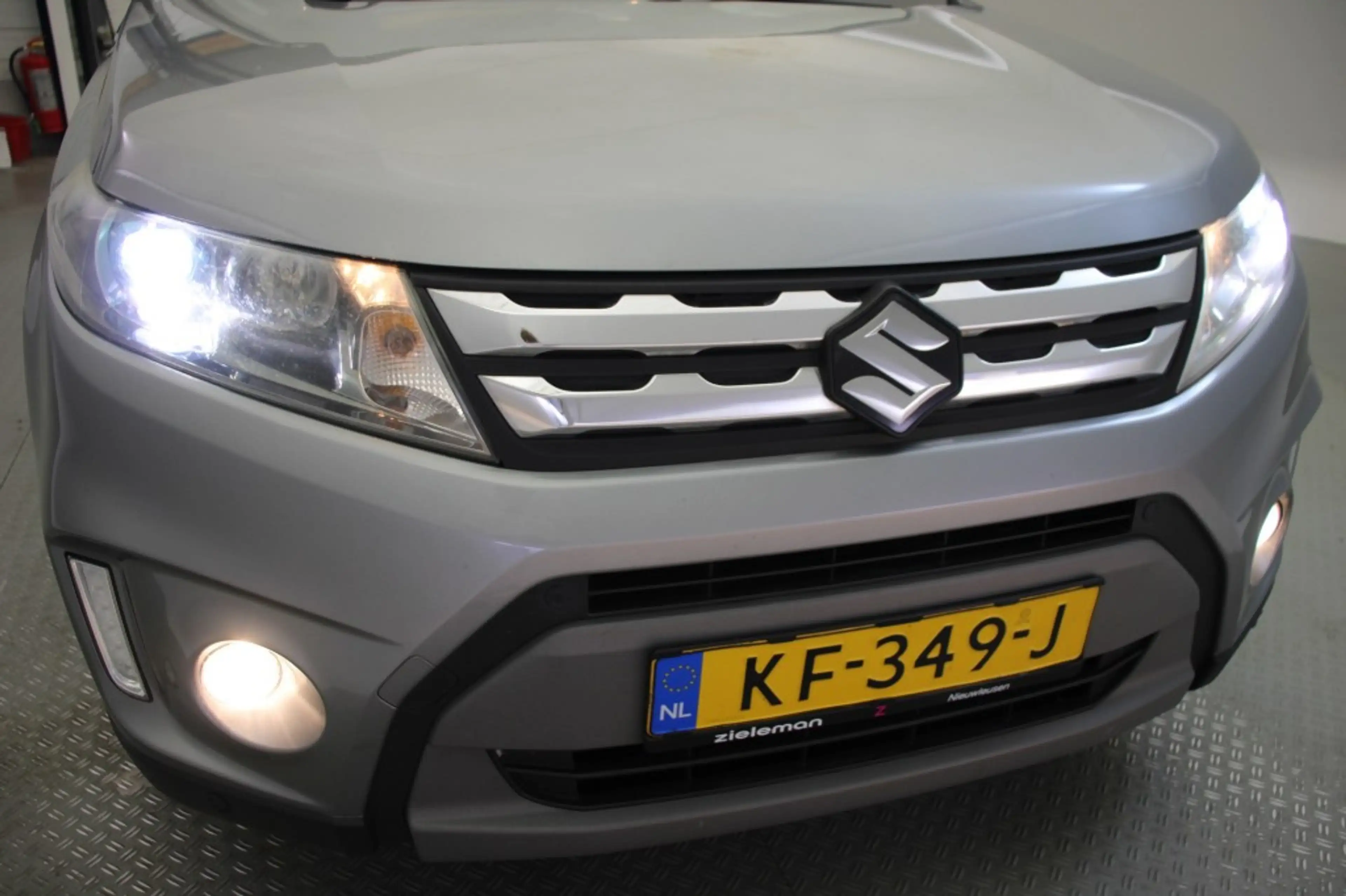 Suzuki Vitara 1.6 High Executive - Panorama, Carplay, Camera, Ad — photo 31