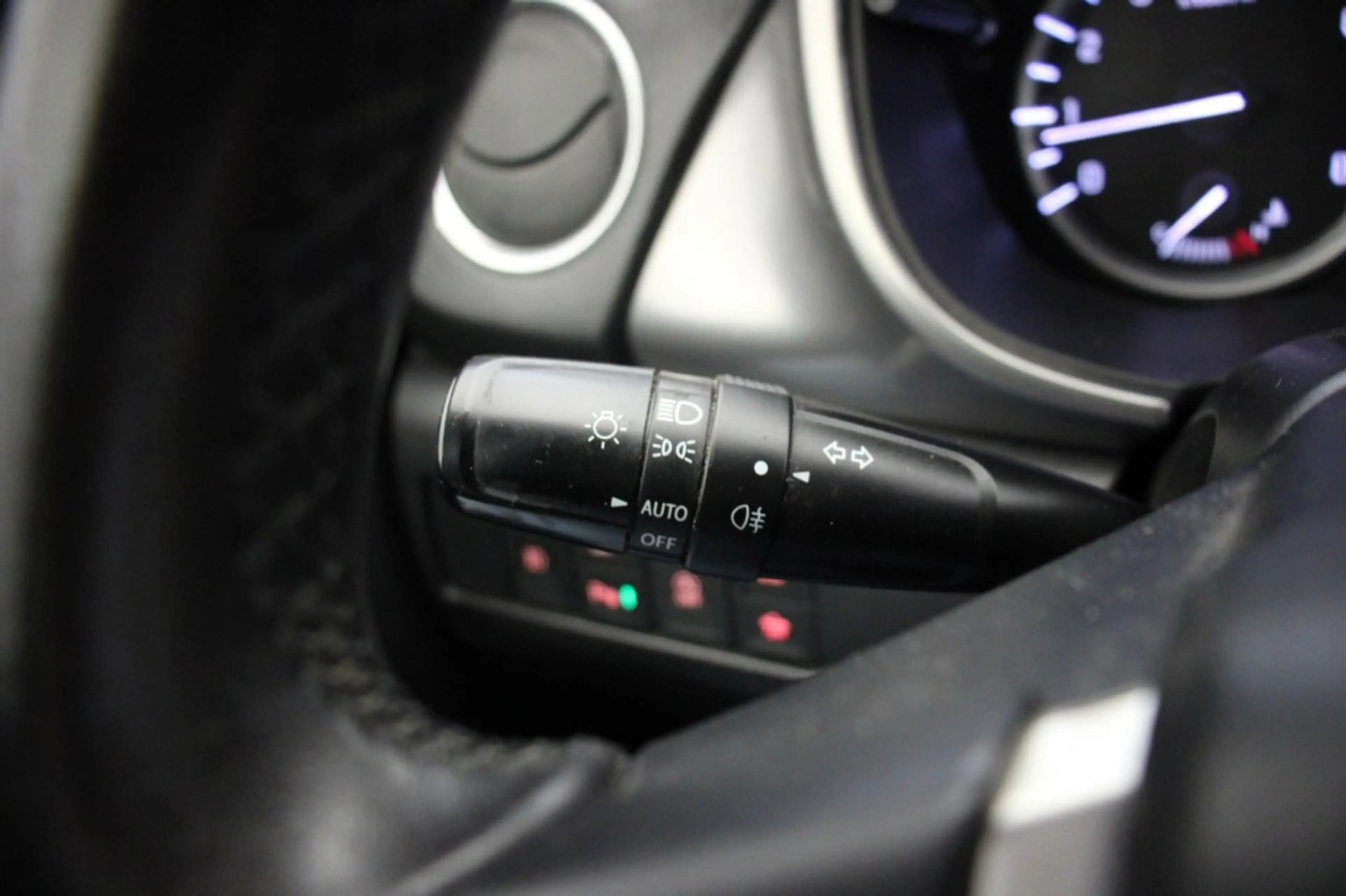 Suzuki Vitara 1.6 High Executive - Panorama, Carplay, Camera, Ad — photo 25