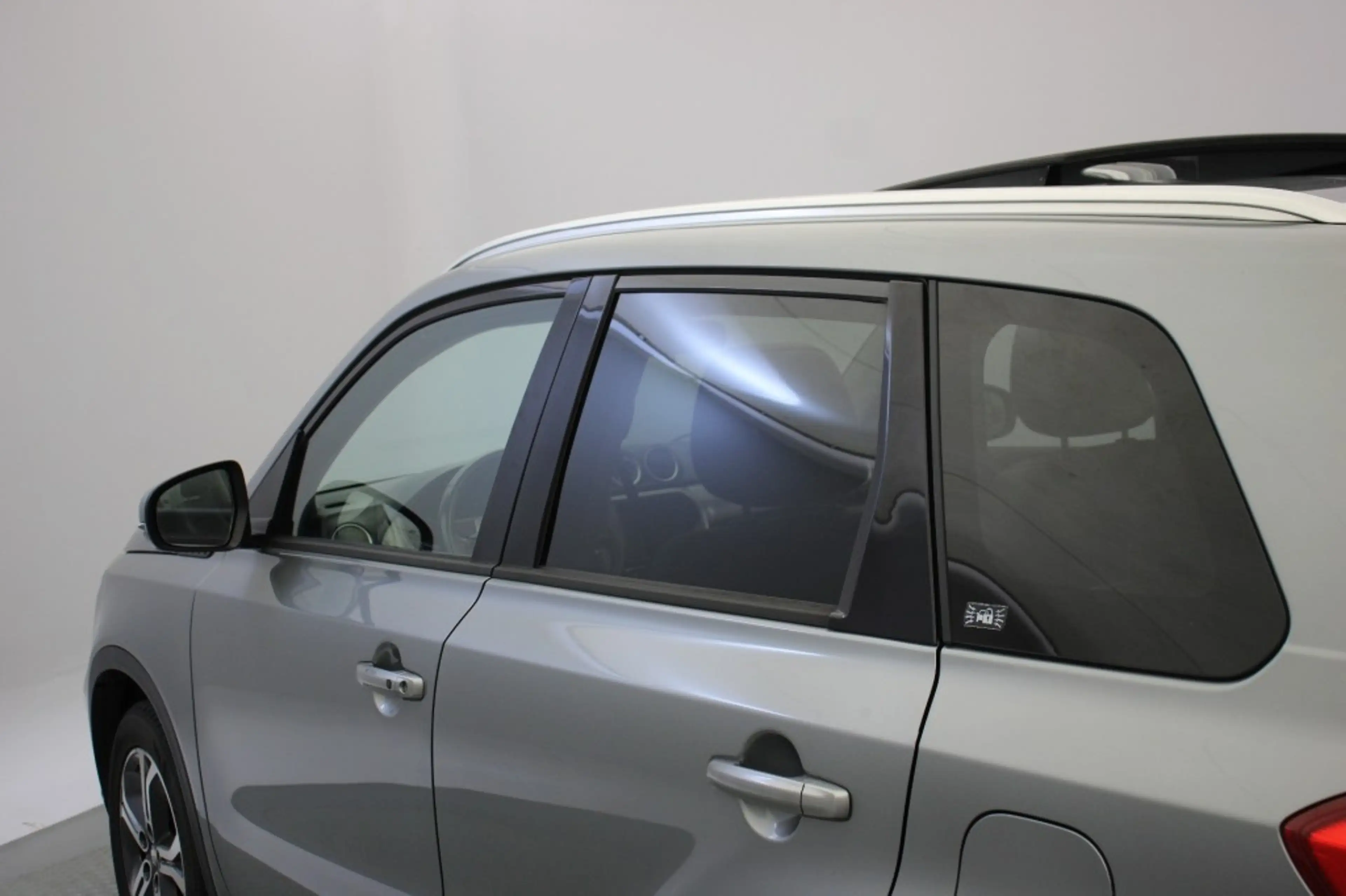 Suzuki Vitara 1.6 High Executive - Panorama, Carplay, Camera, Ad — photo 33