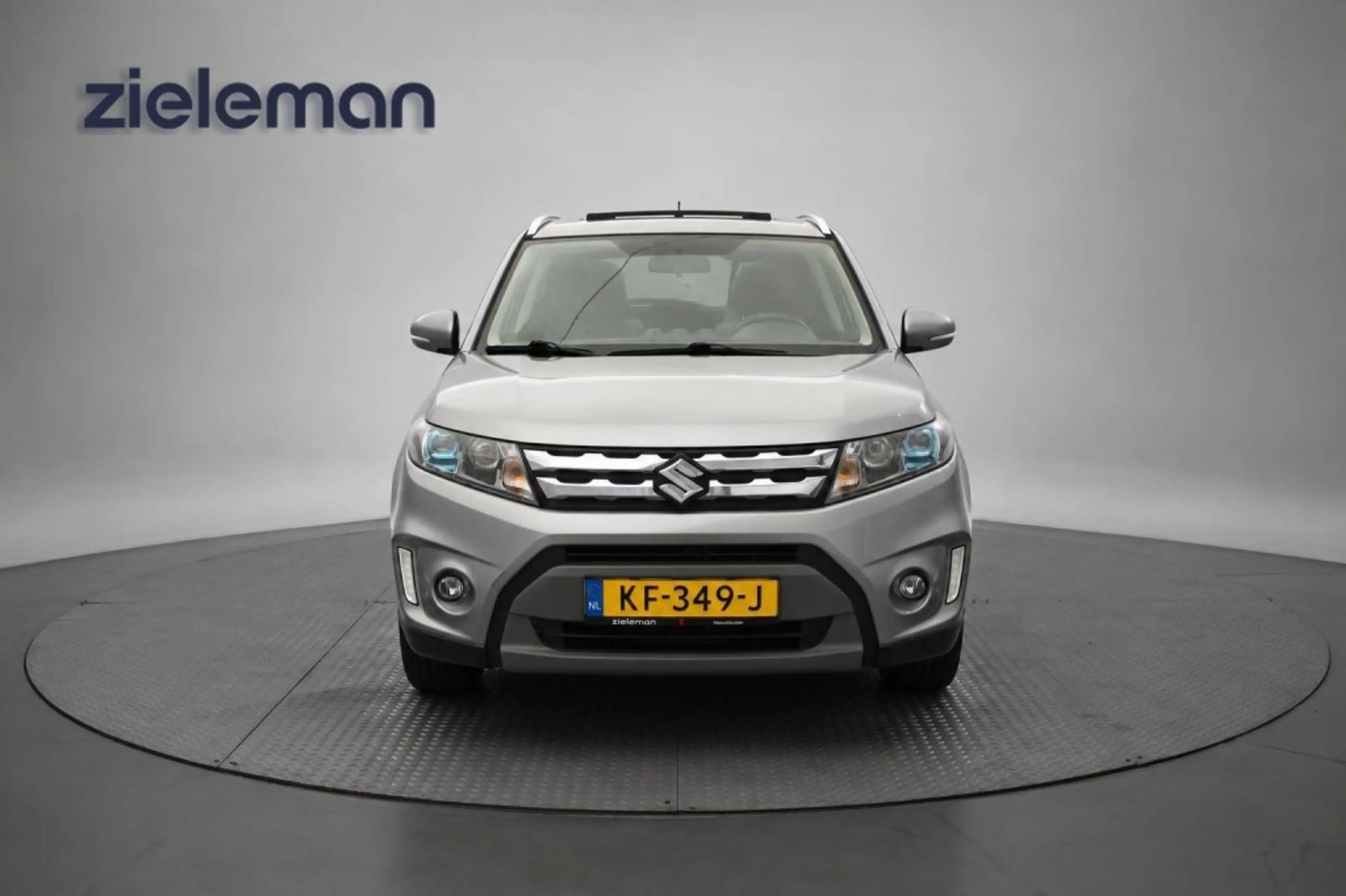 Suzuki Vitara 1.6 High Executive - Panorama, Carplay, Camera, Ad — photo 16