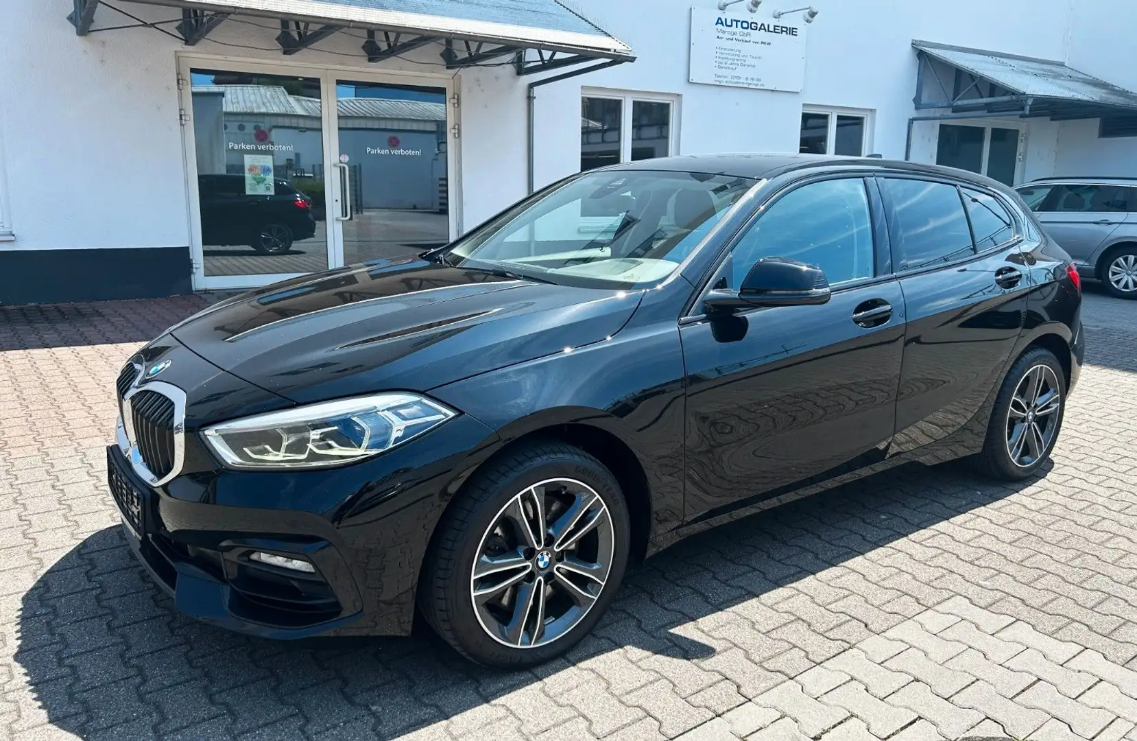 BMW 120 Baureihe 1 Lim. 120 d Sport Line LED/1HALTER Schwarz - 1