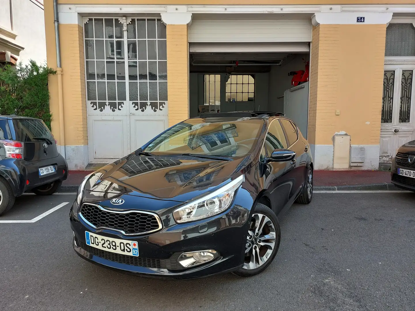 Kia Ceed / cee'd 1.6 GDI Premium 1ère main, Carnet & factures Negro - 1