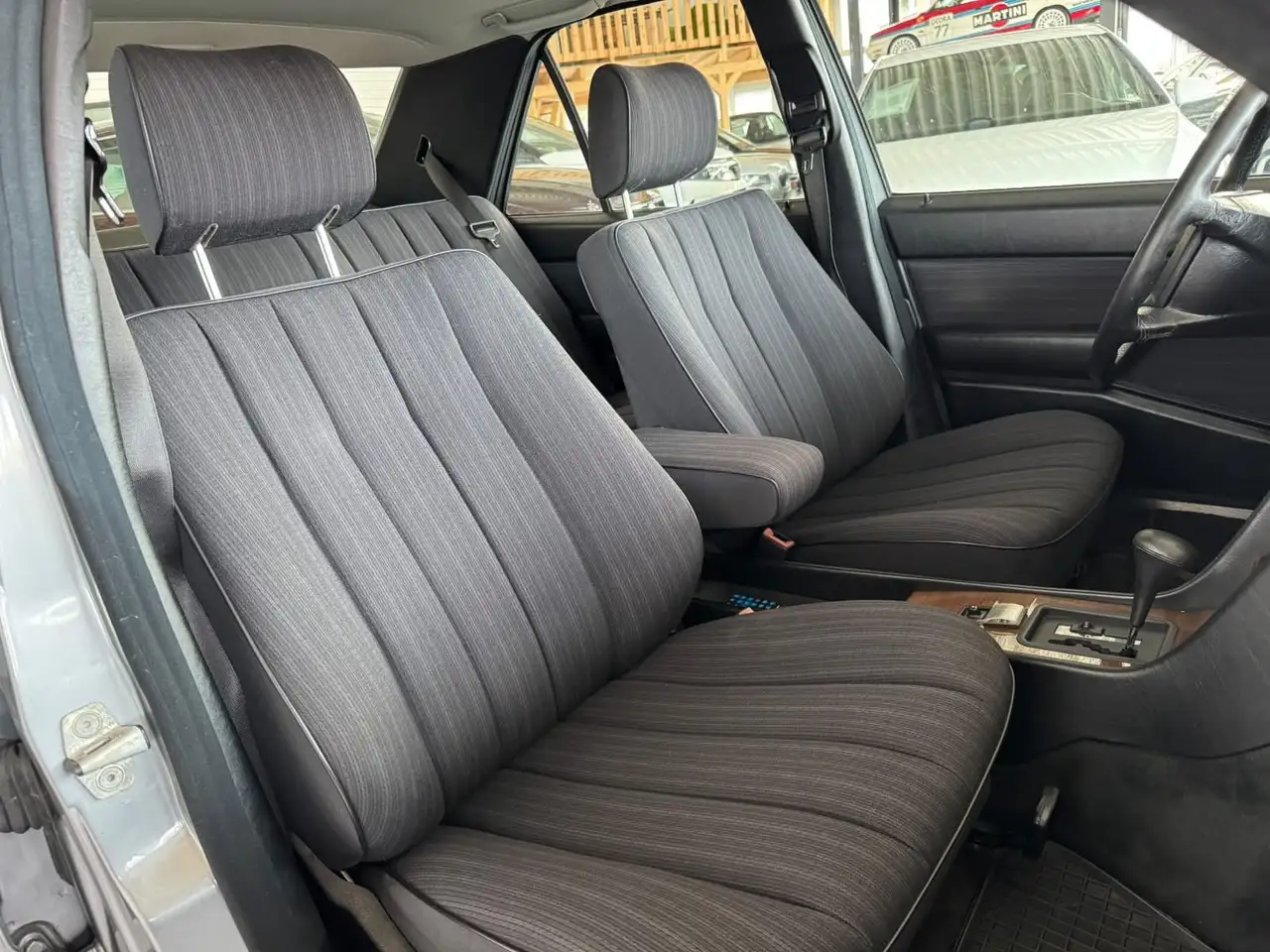 Mercedes-Benz 230 e W124*Automatik*125Tkm*DAB+*AHK*Schiebedach*, foto 4