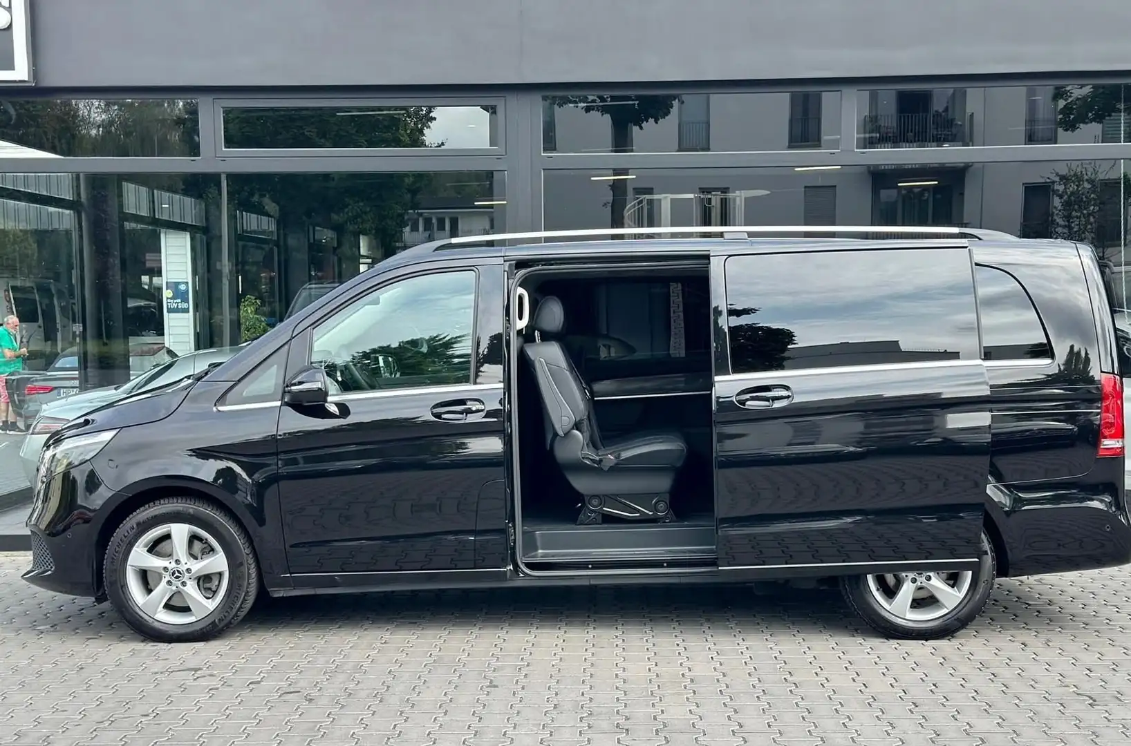 Mercedes-Benz V 300 V 300 4MATIC  AVANTGARDE DISTRO 8- Negru - 2