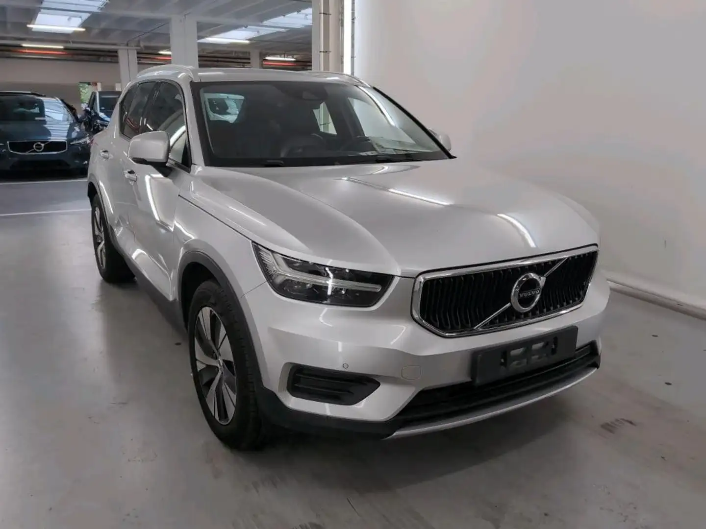 Volvo XC40 Moumentum 2L,.LEDER.Autm. LED Argent - 2