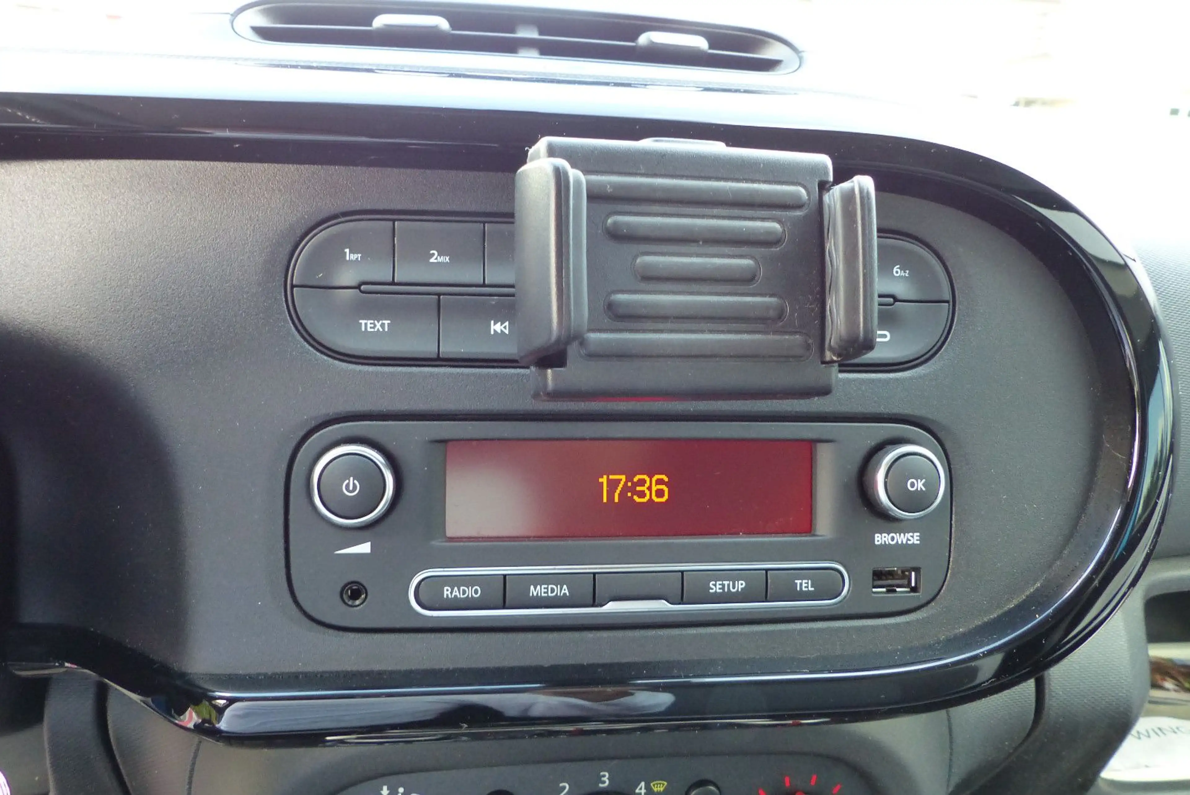 Renault Twingo Limited, Klima, Tempomat, PDC — photo 9