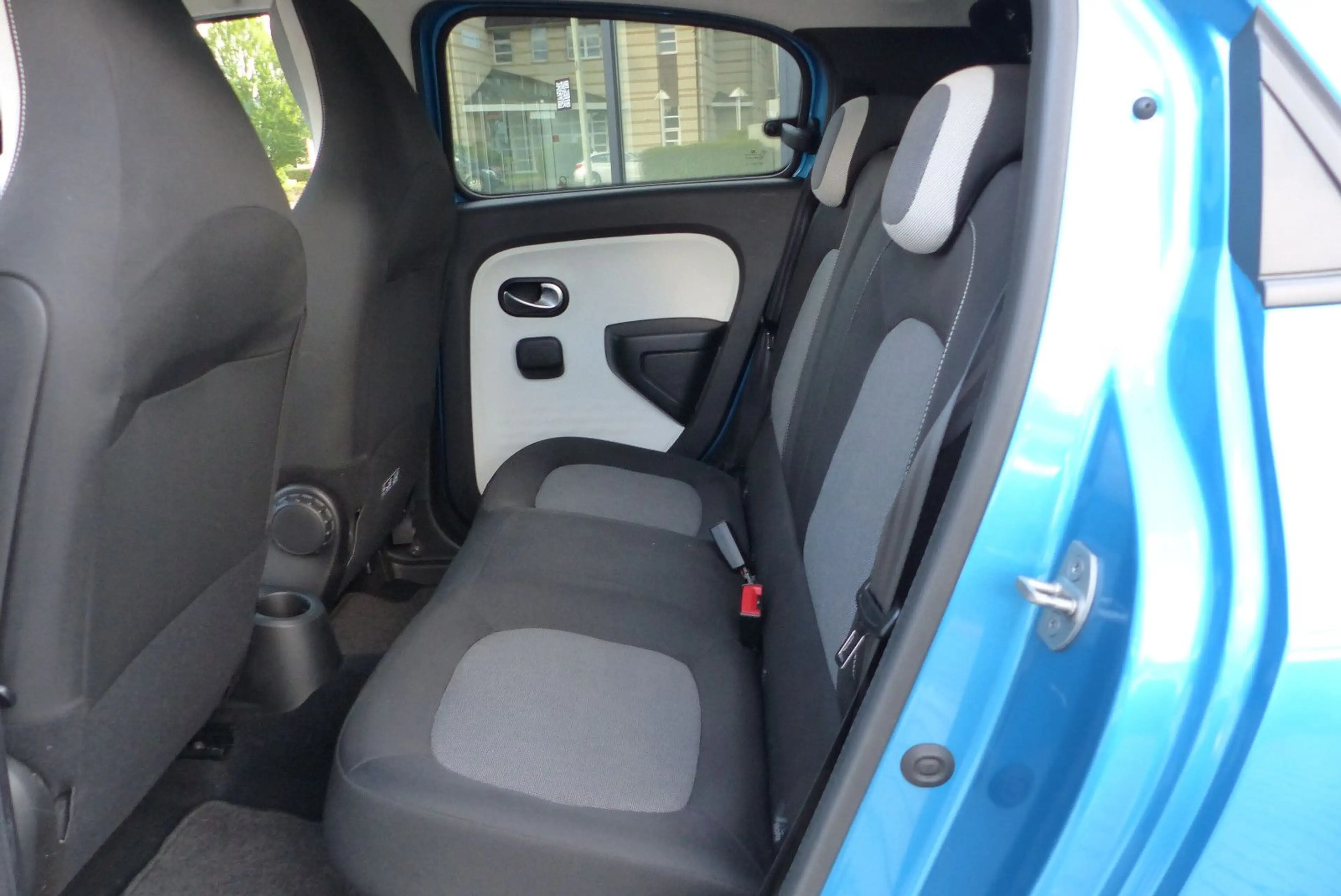 Renault Twingo Limited, Klima, Tempomat, PDC — photo 12