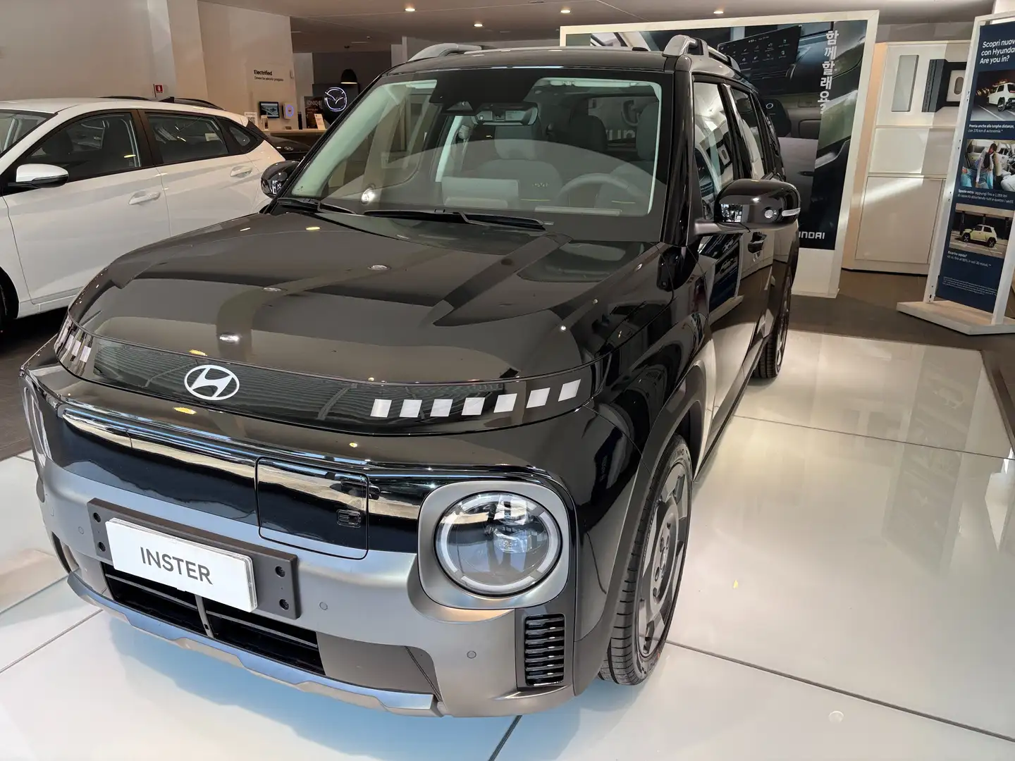 Hyundai Inster Cross 49kw/h 115cv KM ZERO Nero - 1