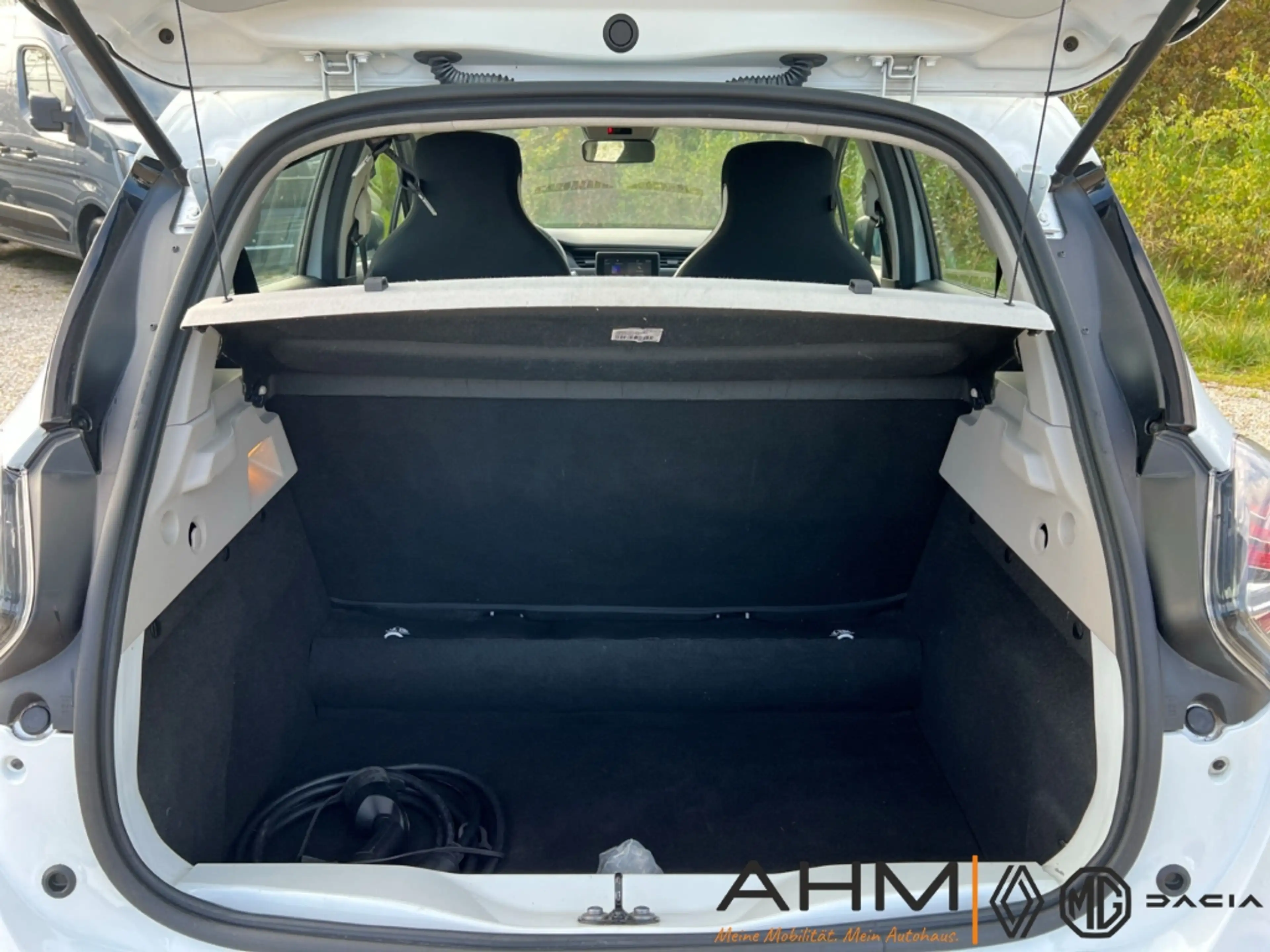Renault ZOE LIFE ZE40 R110 KLIMA ISOFIX *MIETAKKU* — photo 9