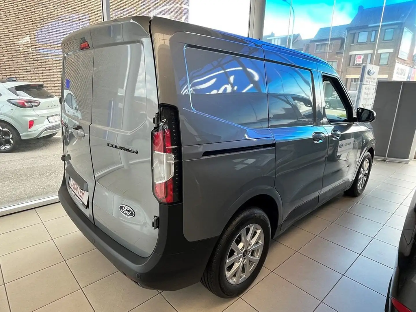 Ford Transit Courier *NEW* Automaat! Zilver - 2