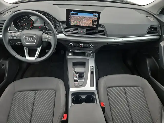 Audi Q5 view 8