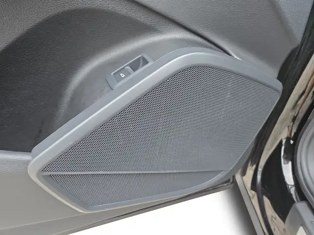 Audi Q5 view 11