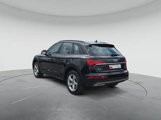 Audi Q5 view 3