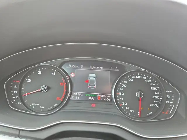 Audi Q5 view 9