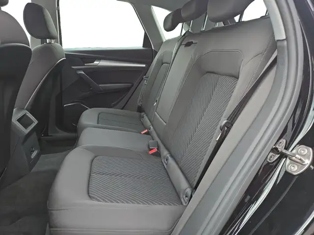 Audi Q5 view 10