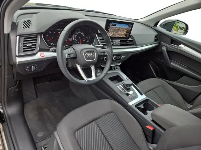 Audi Q5 view 4