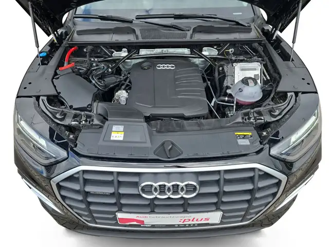 Audi Q5 view 12