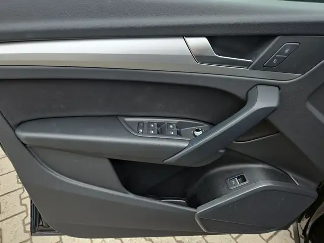 Audi Q5 view 16