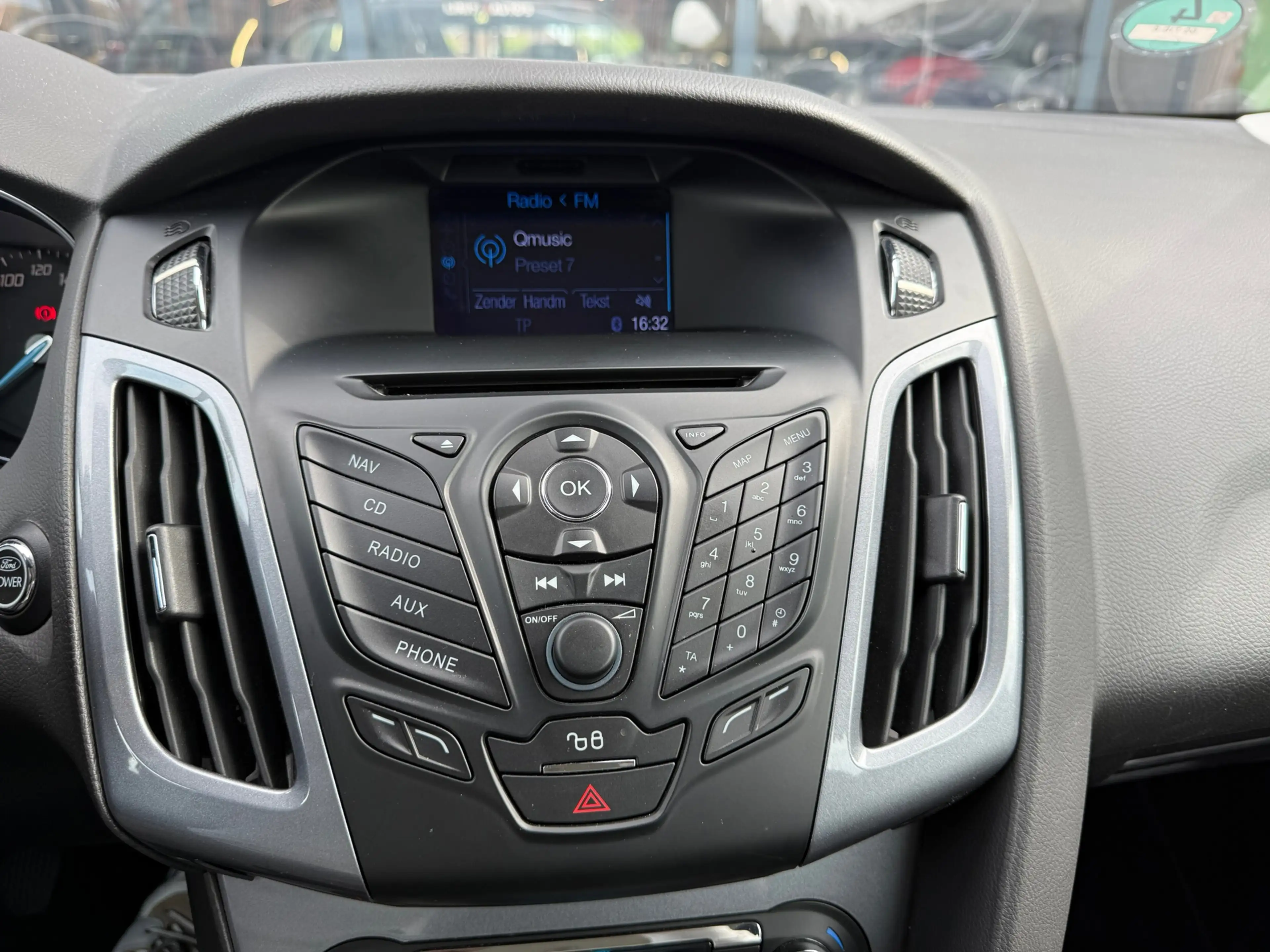 Ford Focus Wagon 1.6 EcoBoost Titanium Climate/Navi/Keyless/P — photo 16