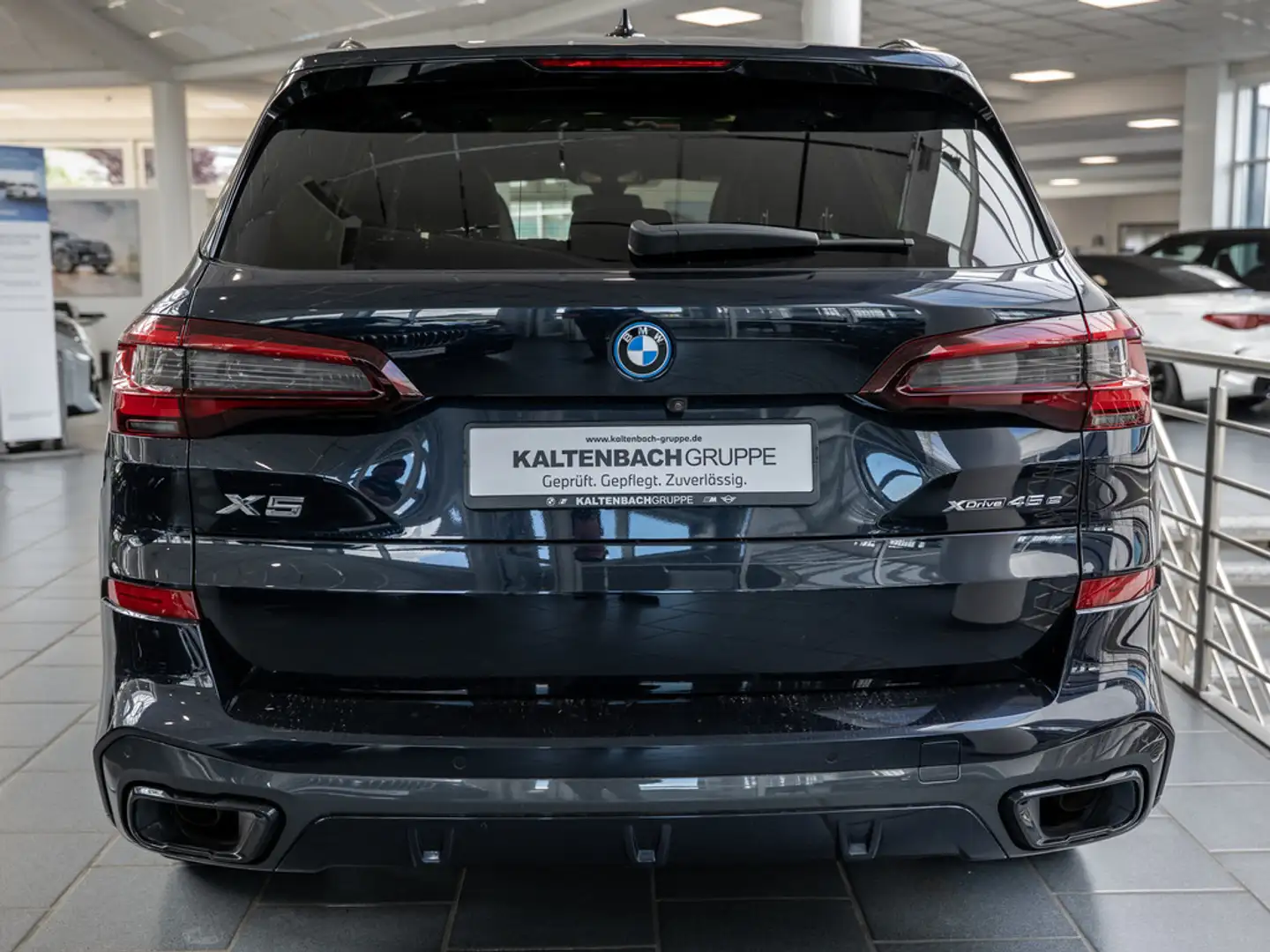 BMW X5 xDrive 45e M-Sport PANO AHK HUD 360° LASER Noir - 2