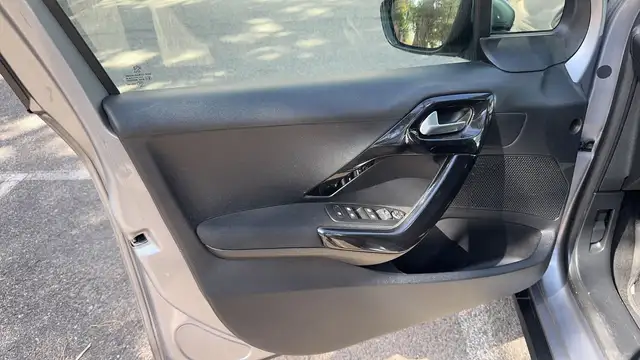 Peugeot 2008 view 7