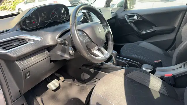Peugeot 2008 view 8