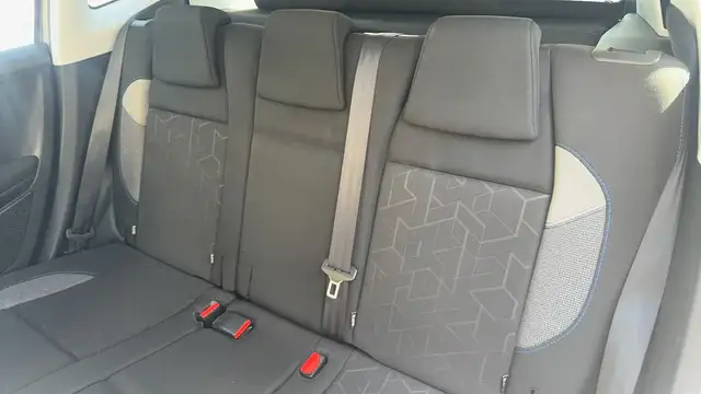 Peugeot 2008 view 9