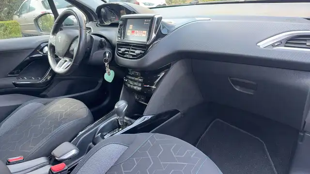 Peugeot 2008 view 10