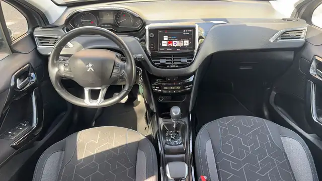 Peugeot 2008 view 11