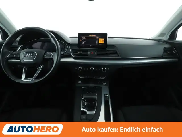 Audi Q5 view 12