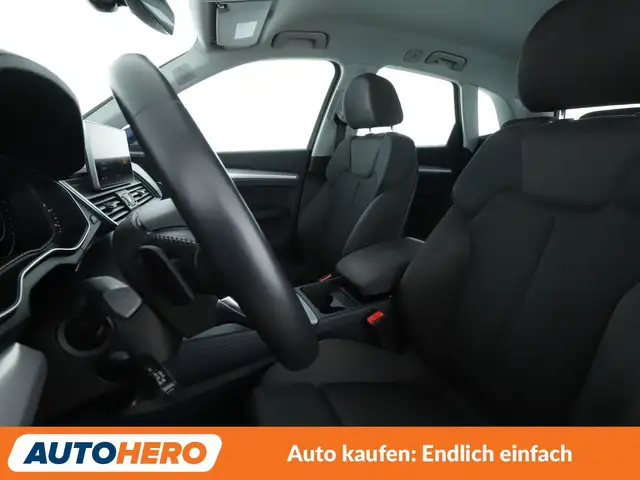 Audi Q5 view 10