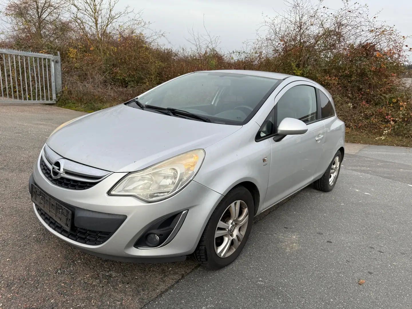 Opel Corsa Corsa 3-Türer 1.2 16V Motor probleml Export Silber - 1