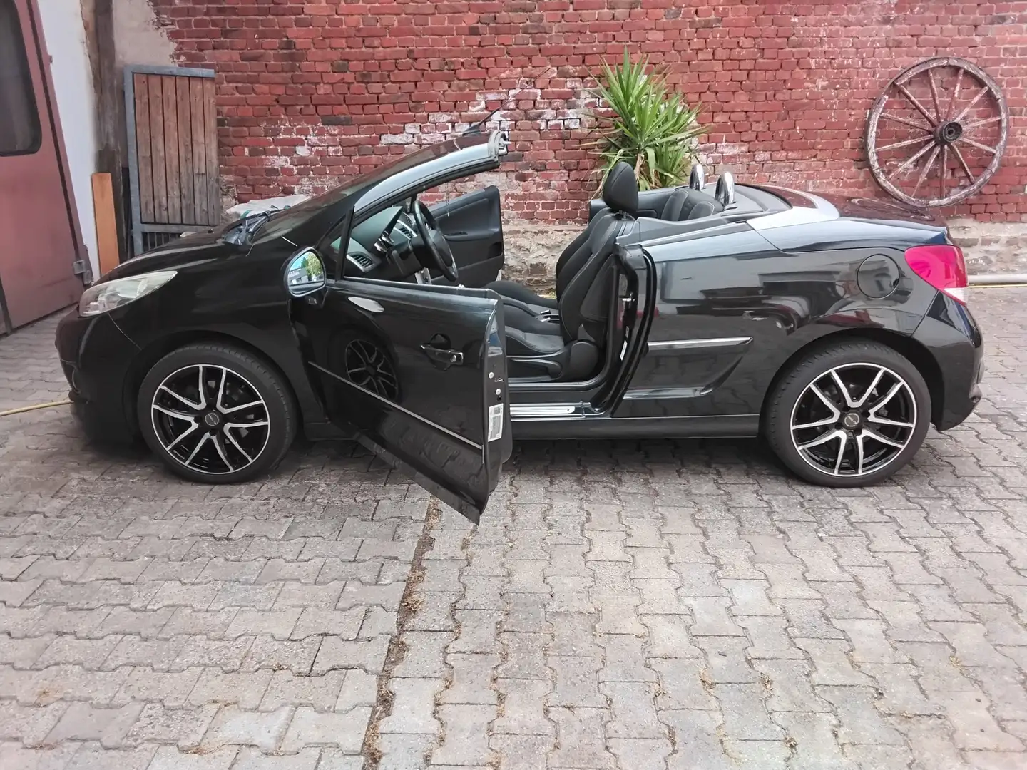 Peugeot 207 207 CC 120 VTi Access Schwarz - 1
