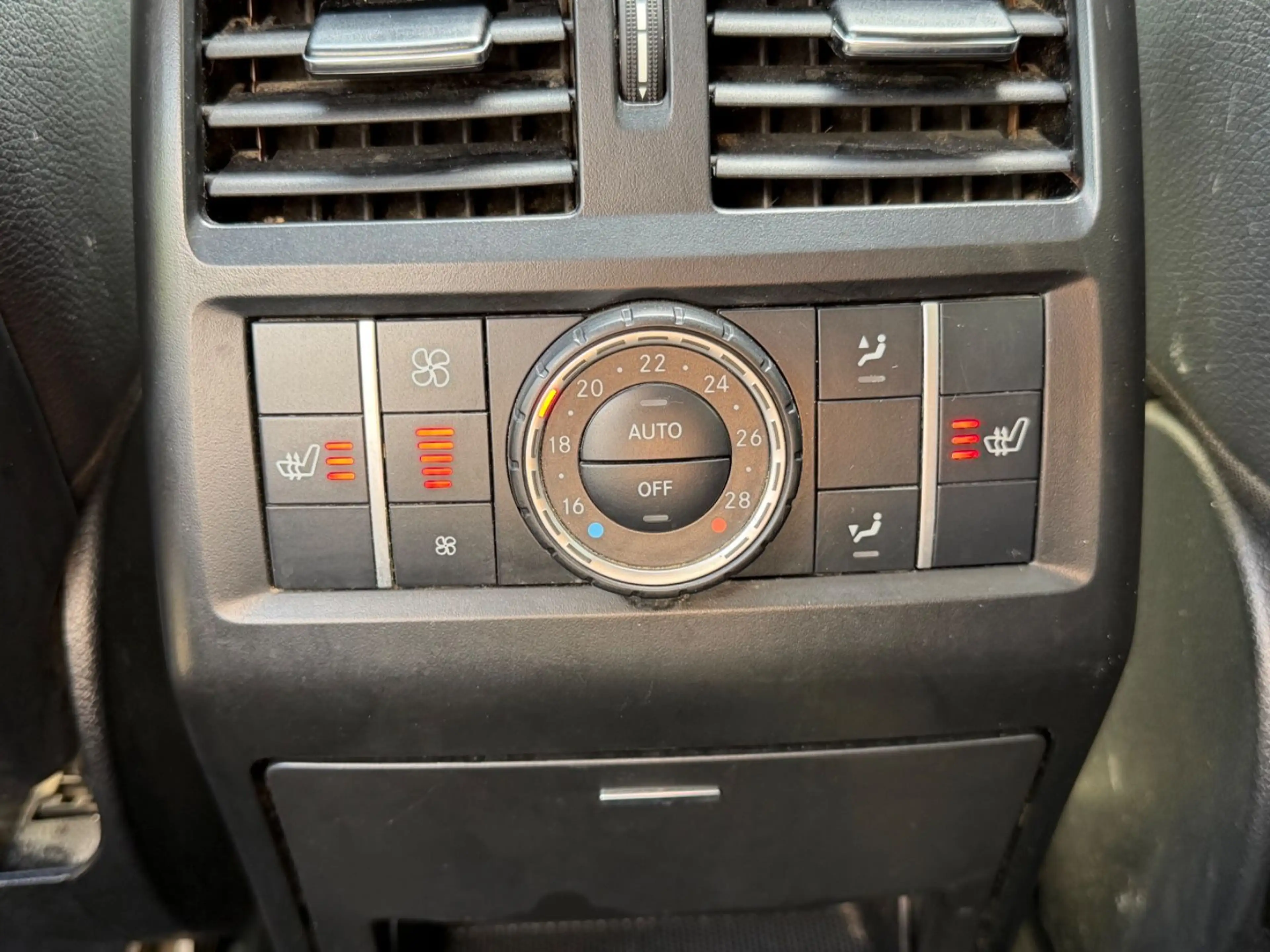 Mercedes-Benz GL 350 BlueTec 4Matic/PANO/7xsitze/Kamera/AHK — photo 8