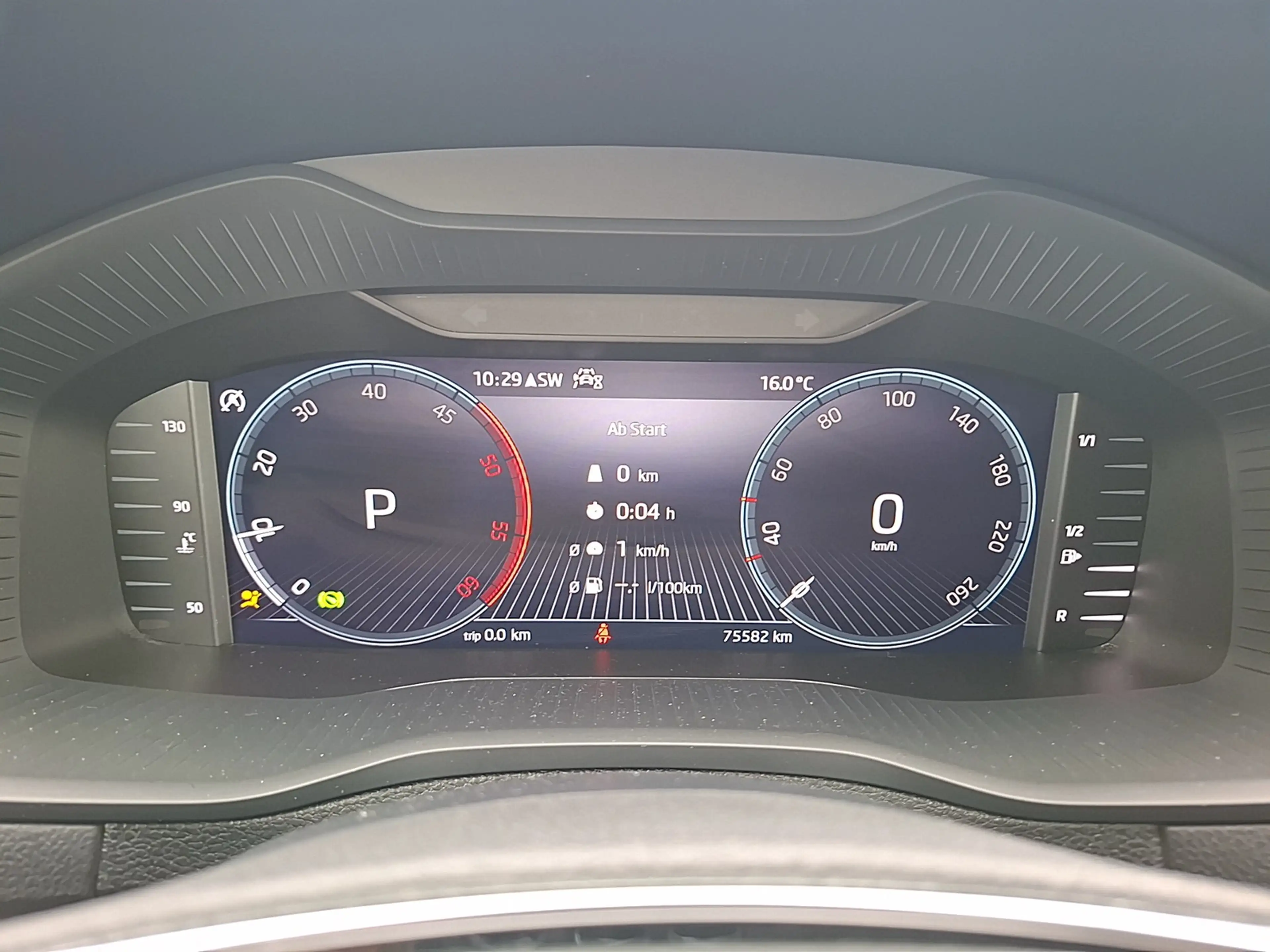 Skoda Karoq TDI Tour 4x4 DSG LED AHK Navi GRA RFK SH — photo 10