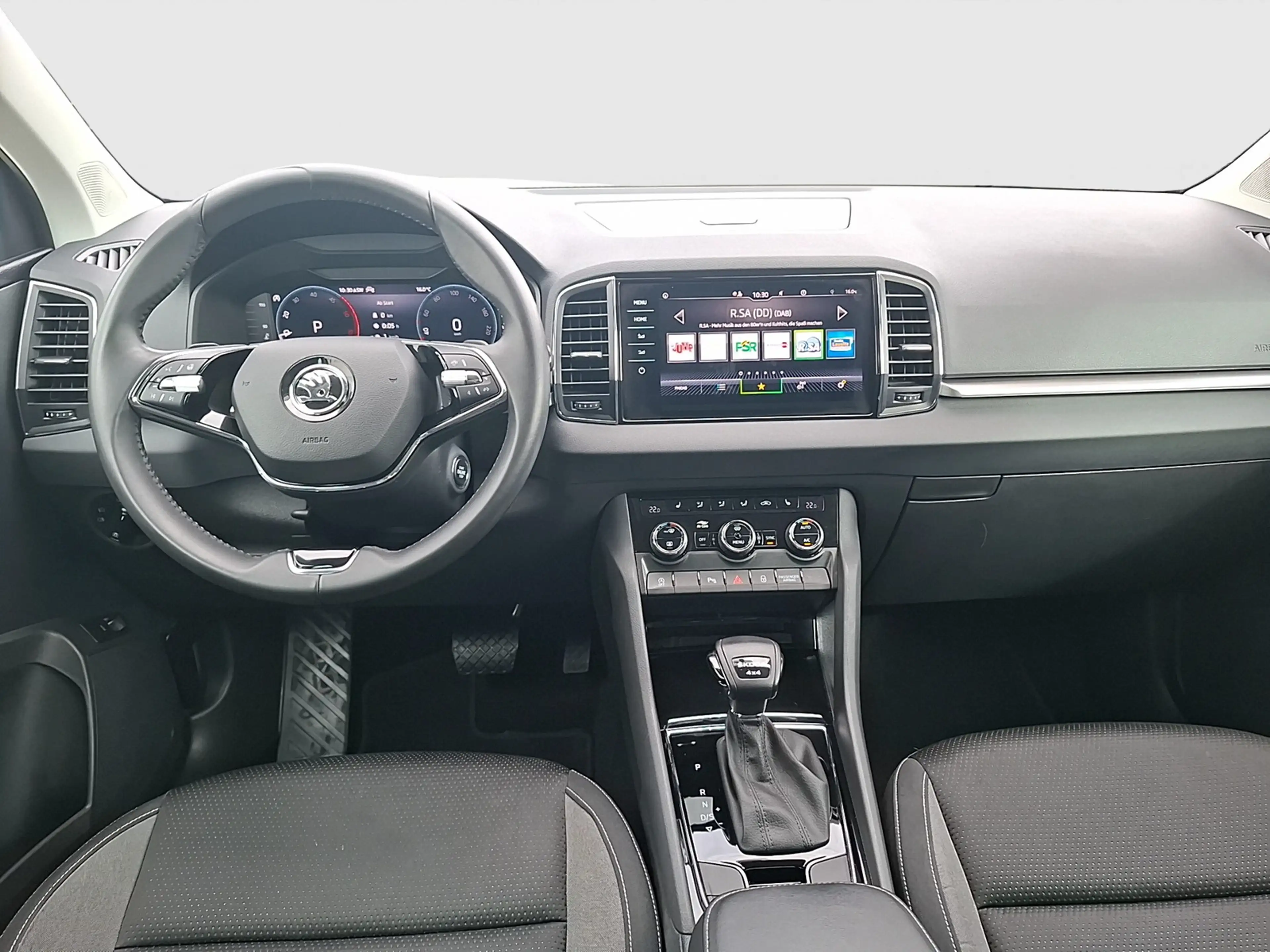 Skoda Karoq TDI Tour 4x4 DSG LED AHK Navi GRA RFK SH — photo 11